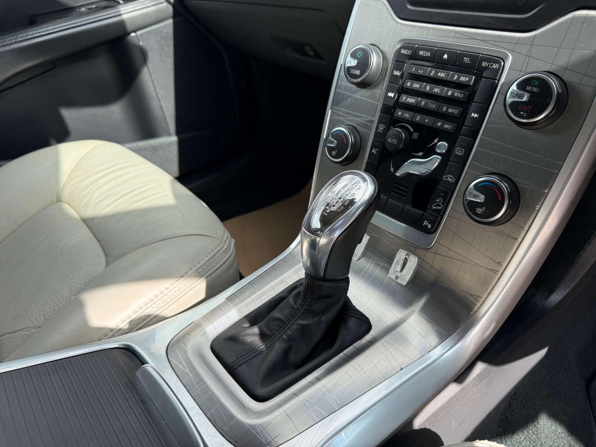 Volvo XC70 view 34