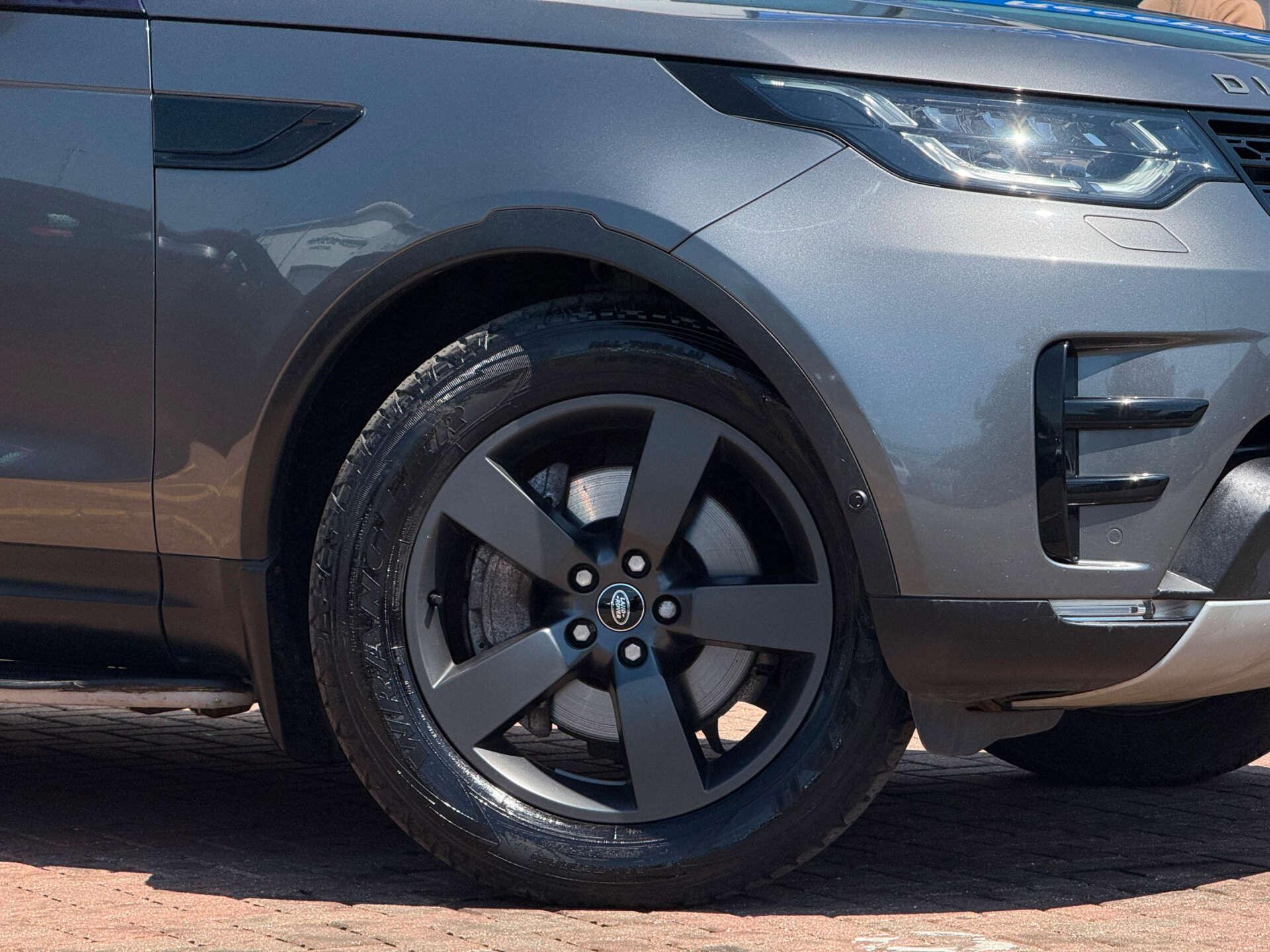 Land Rover Discovery 3 view 22