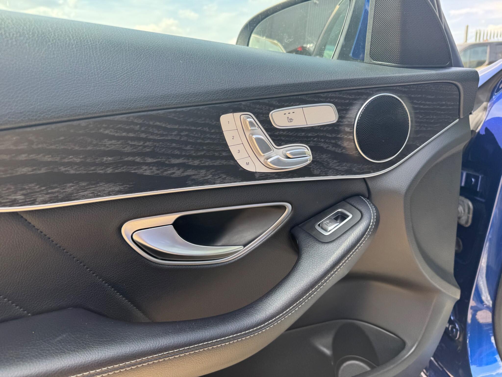 Mercedes-Benz C Class view 33
