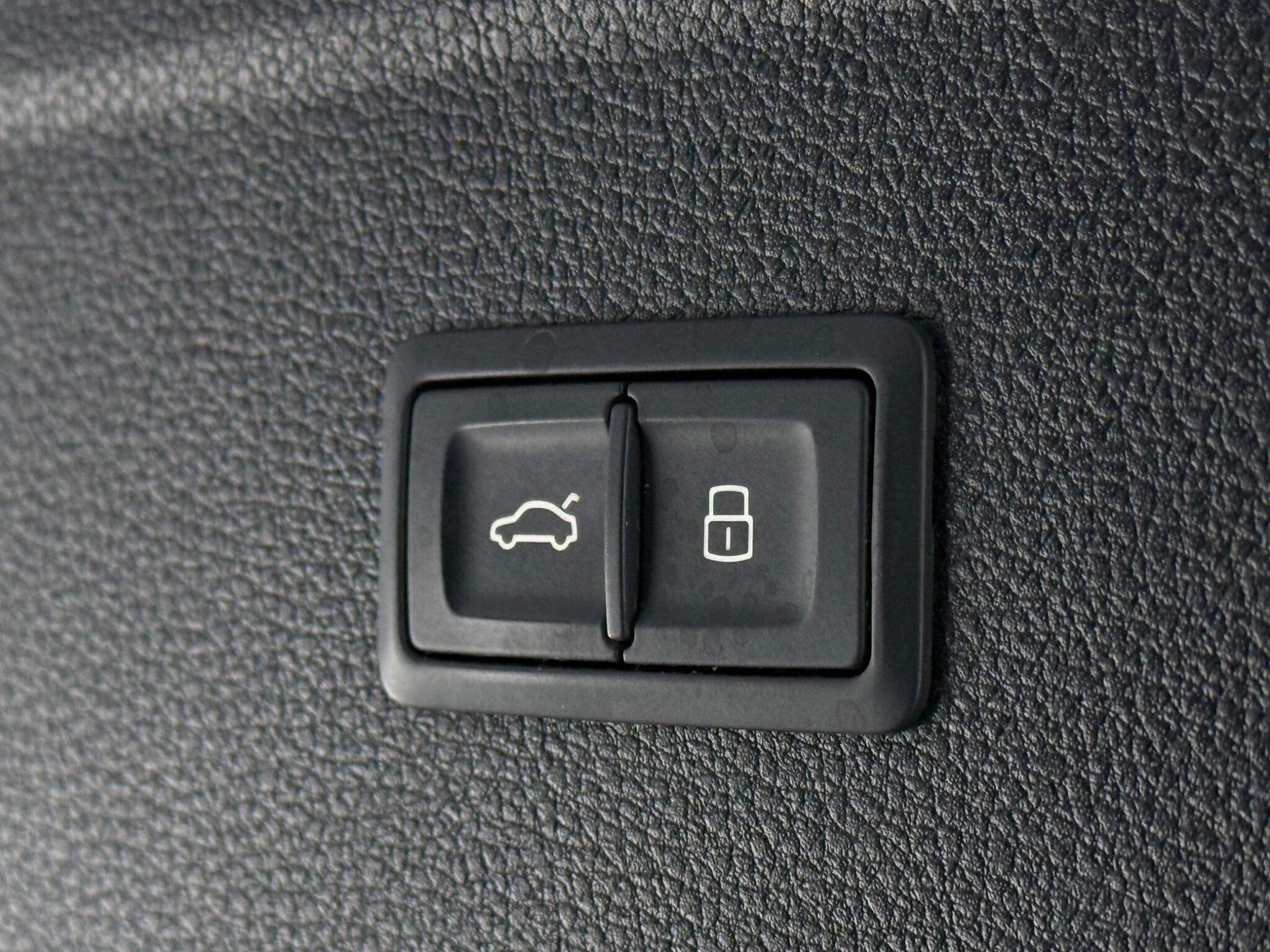 Audi Q5 view 11