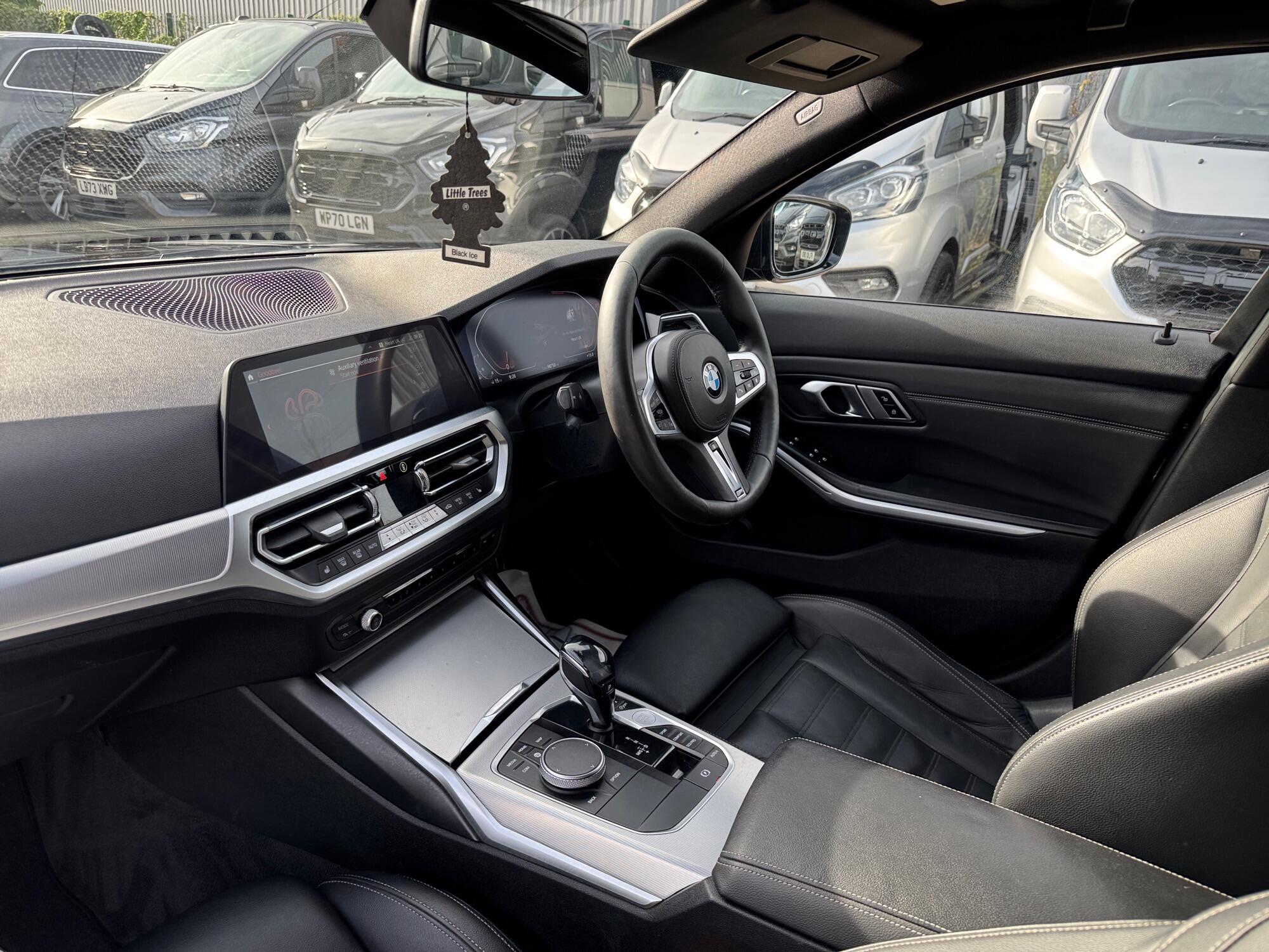 BMW 3 Series view 9