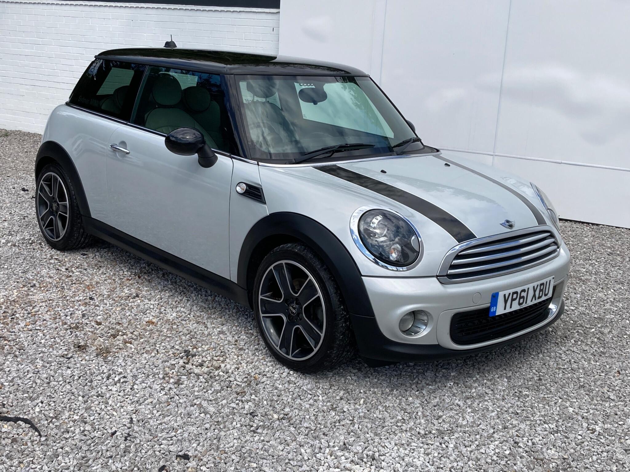 2011 MINI Hatch image 10