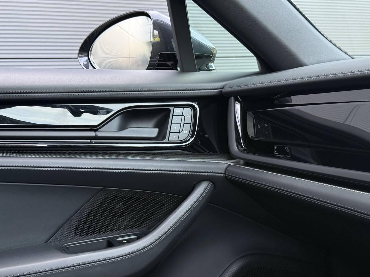 Porsche Panamera view 39