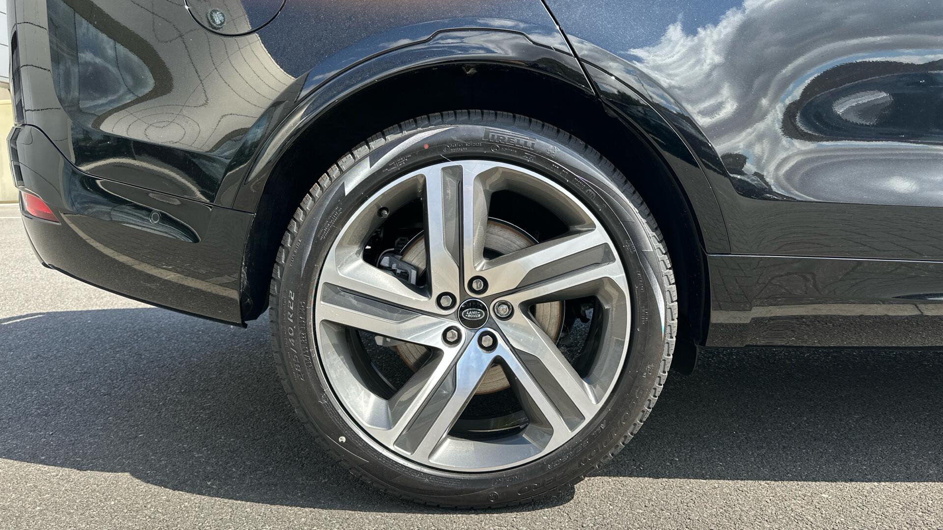 Land Rover Discovery view 19
