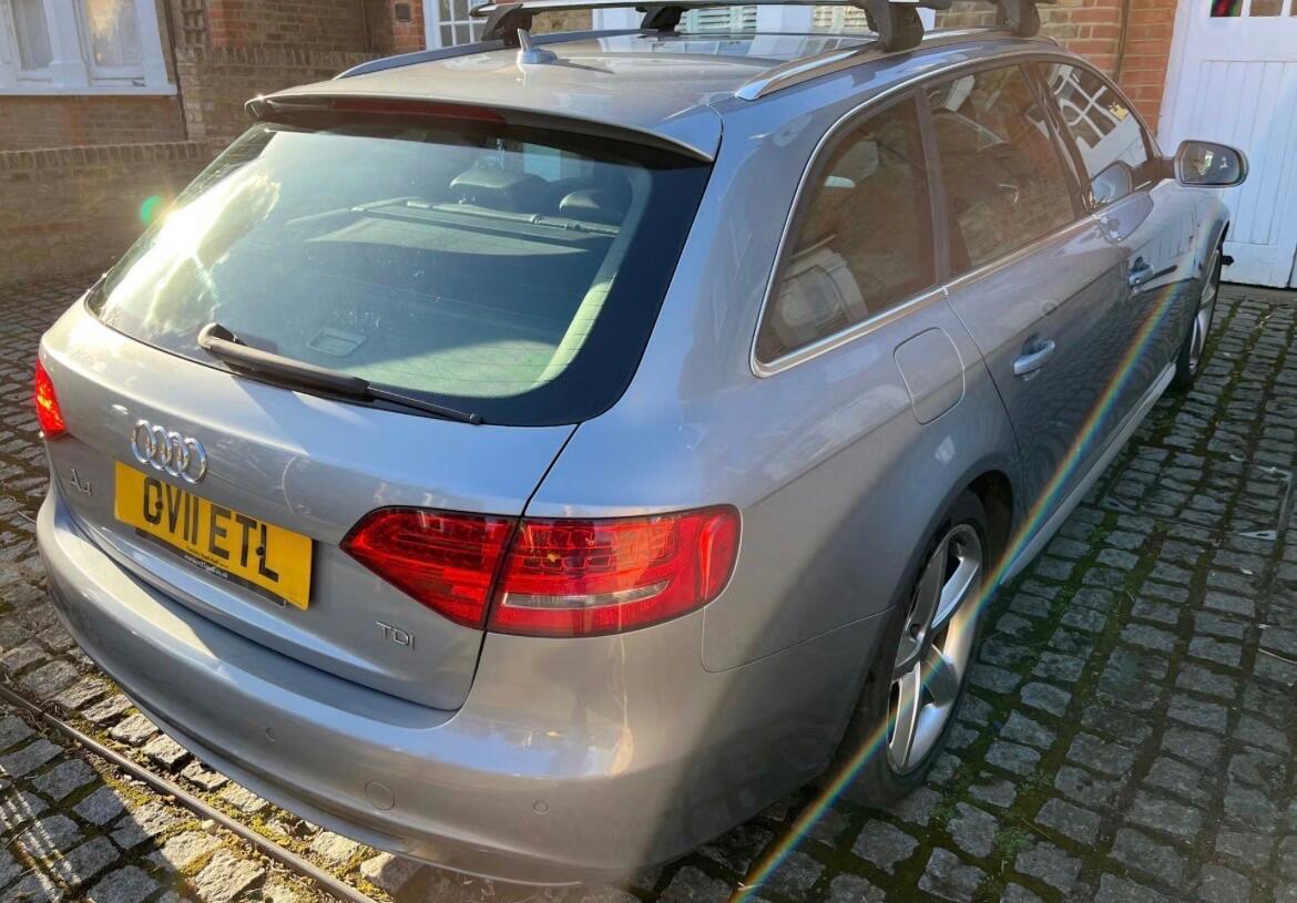 2011 Audi A4 Avant 2.0 TDI Executive S line Multitronic Euro 4 5dr image 5