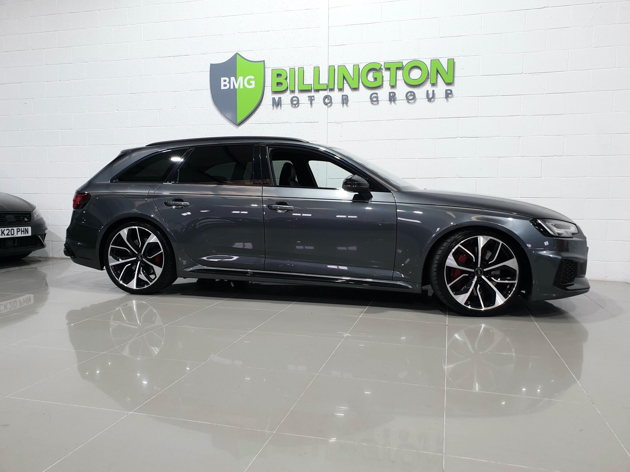 Audi RS4 view 34