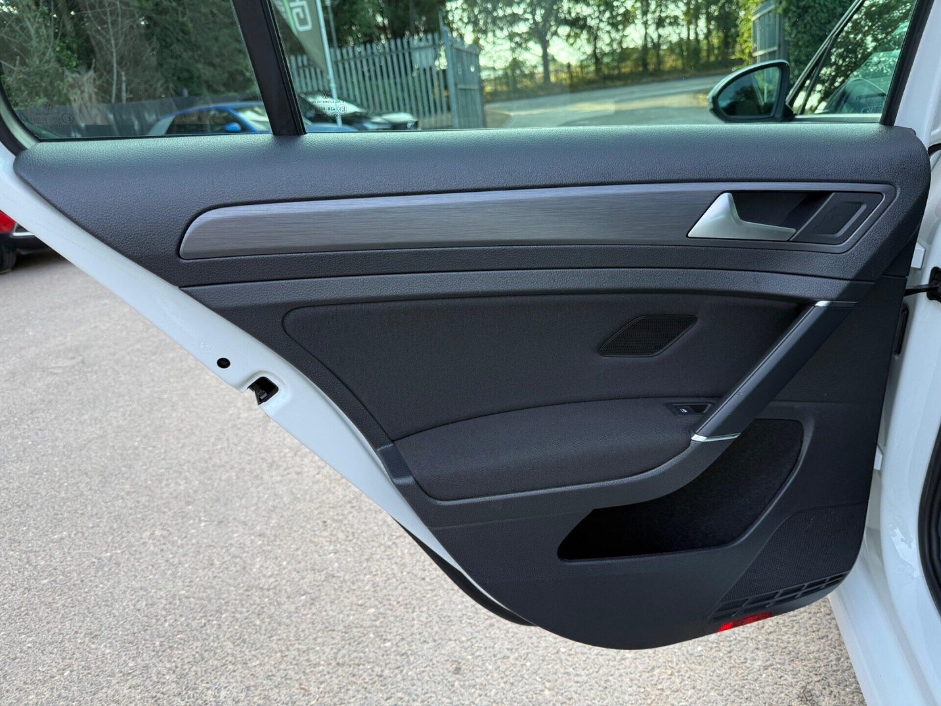 Volkswagen Golf view 28