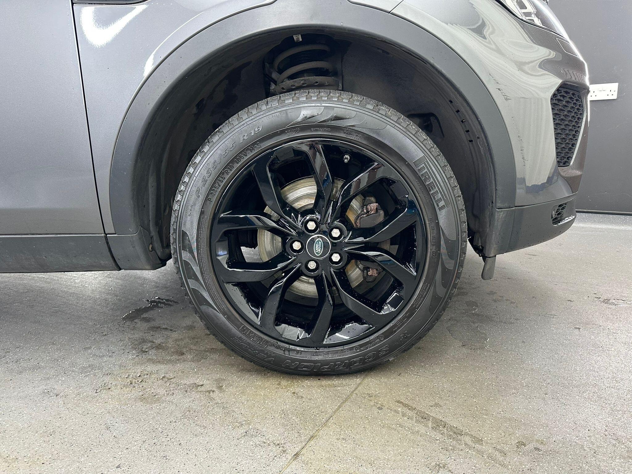 Land Rover Discovery Sport view 18