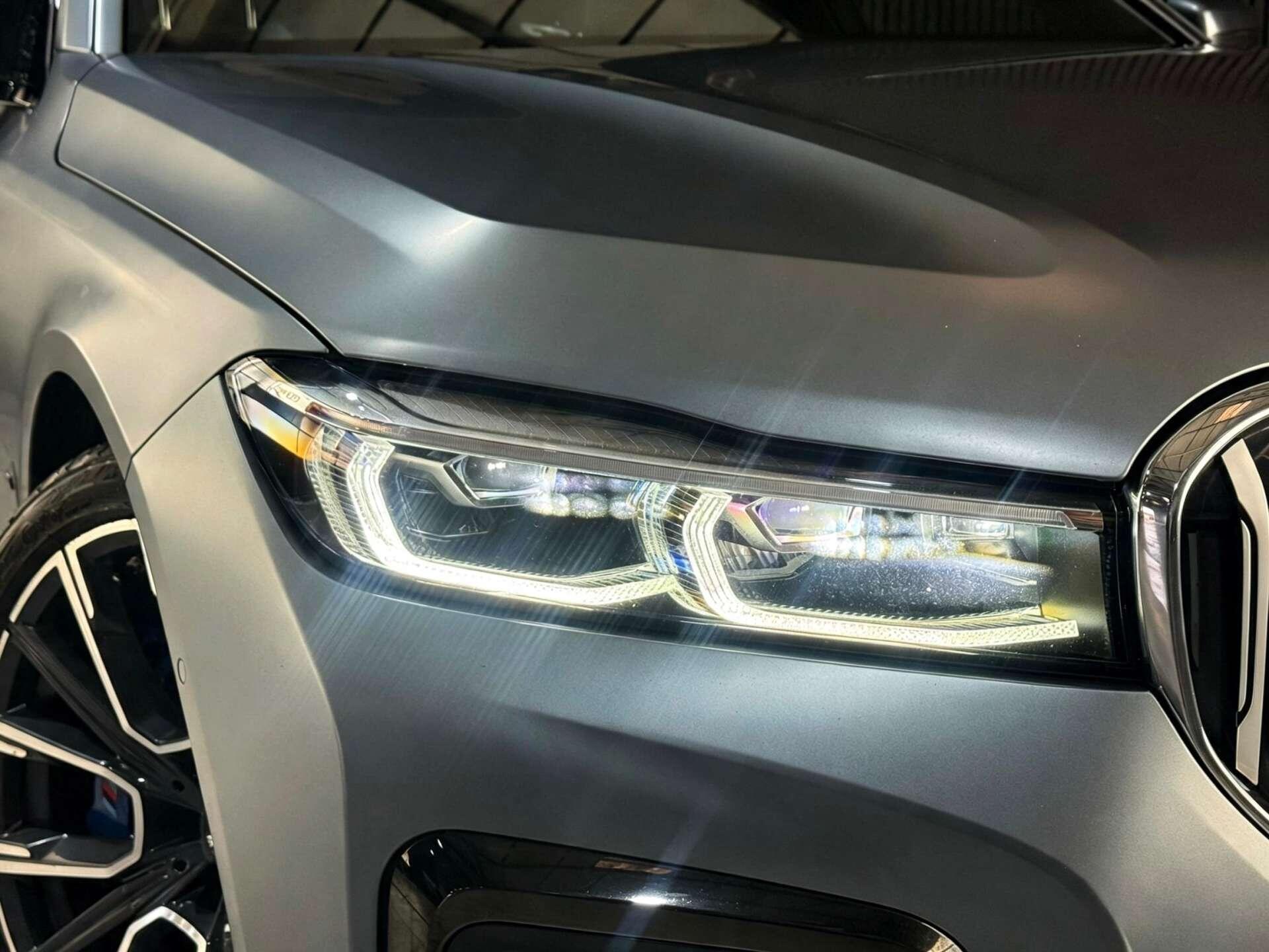 BMW 7 Series view 4