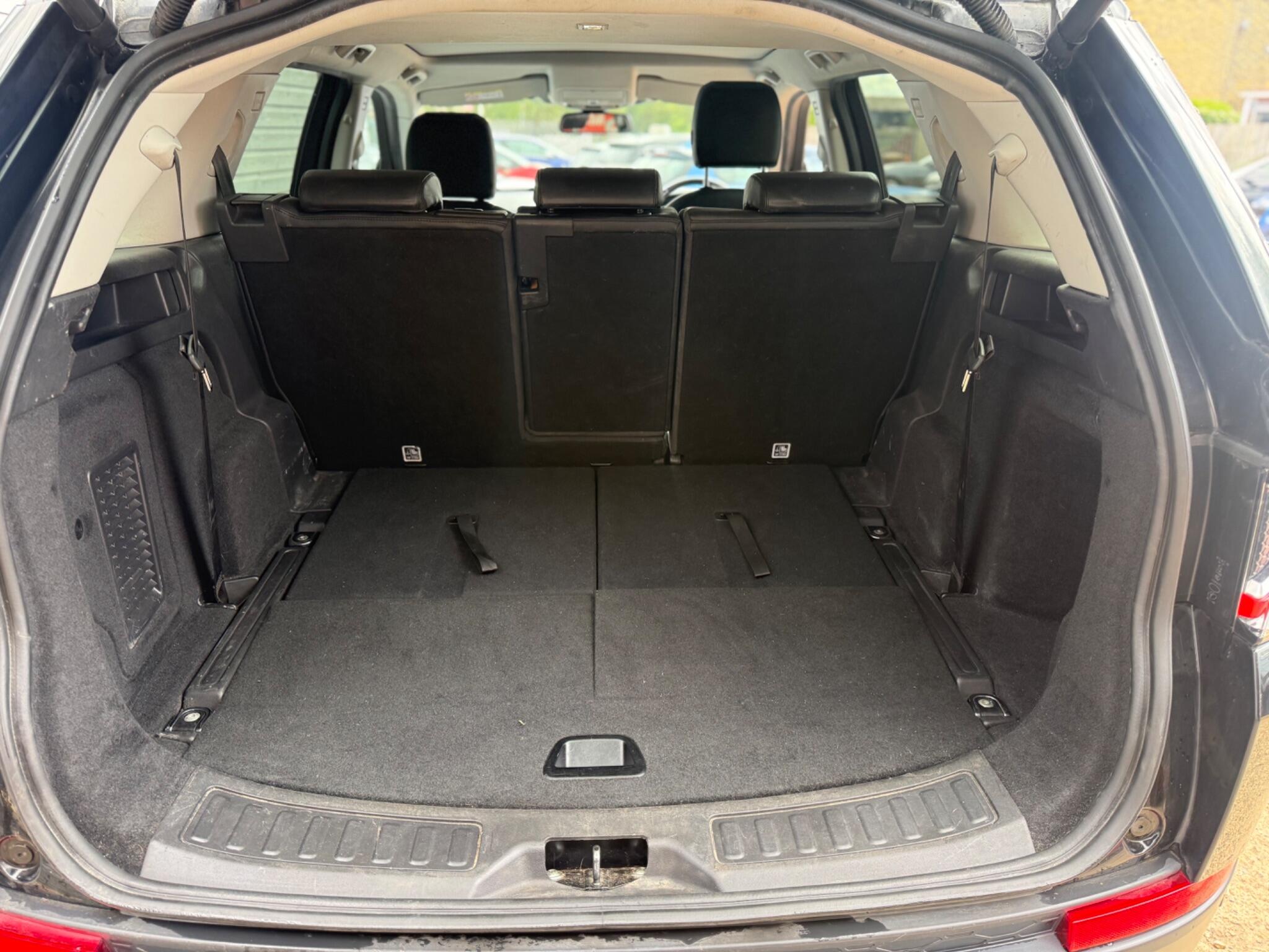 Land Rover Discovery Sport view 39