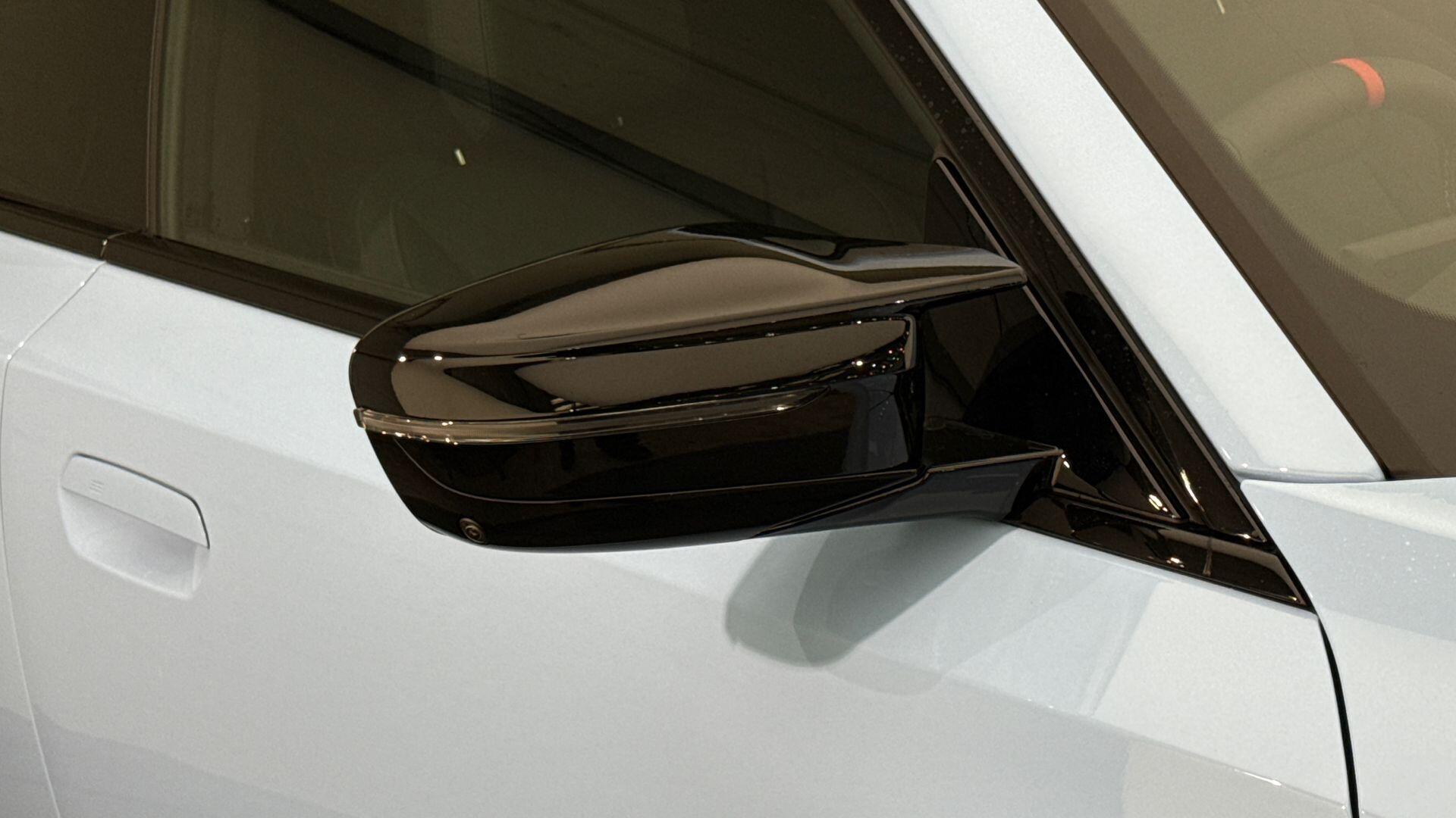 BMW 2 Series view 32