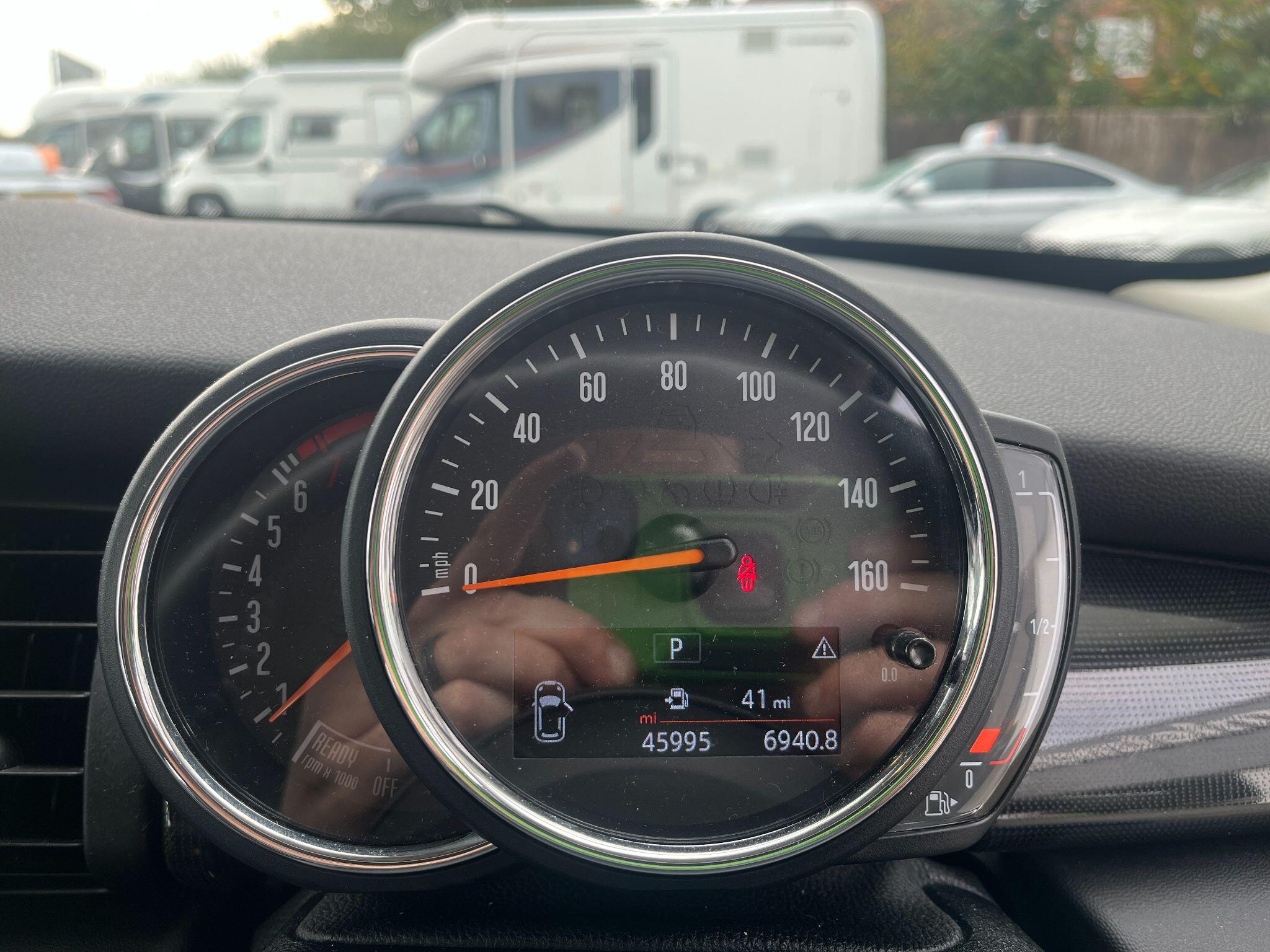 Mini Hatch view 28