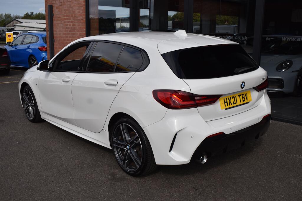 BMW 1 Series view 9