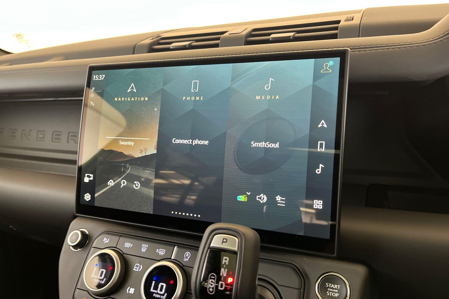 Land Rover Defender view 24