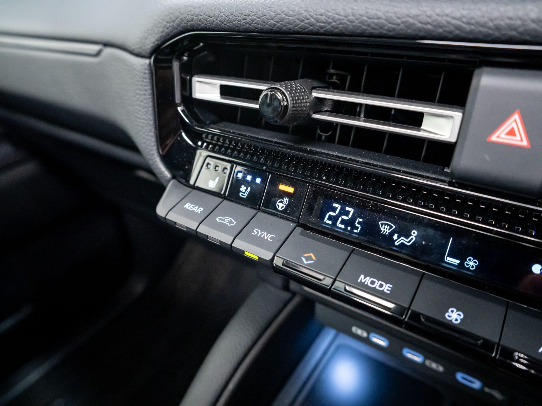 Toyota Land Cruiser view 28