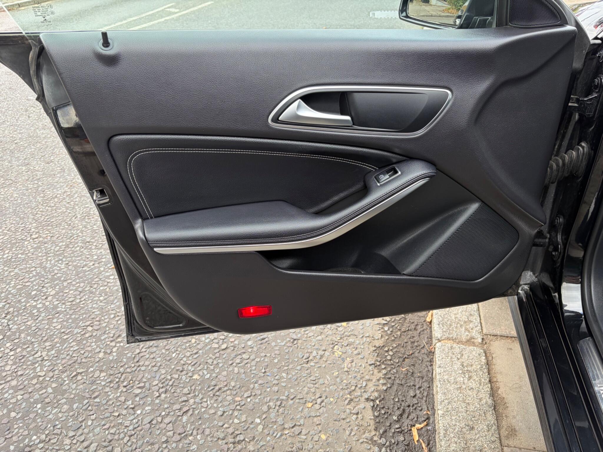 Mercedes-Benz Cla view 83
