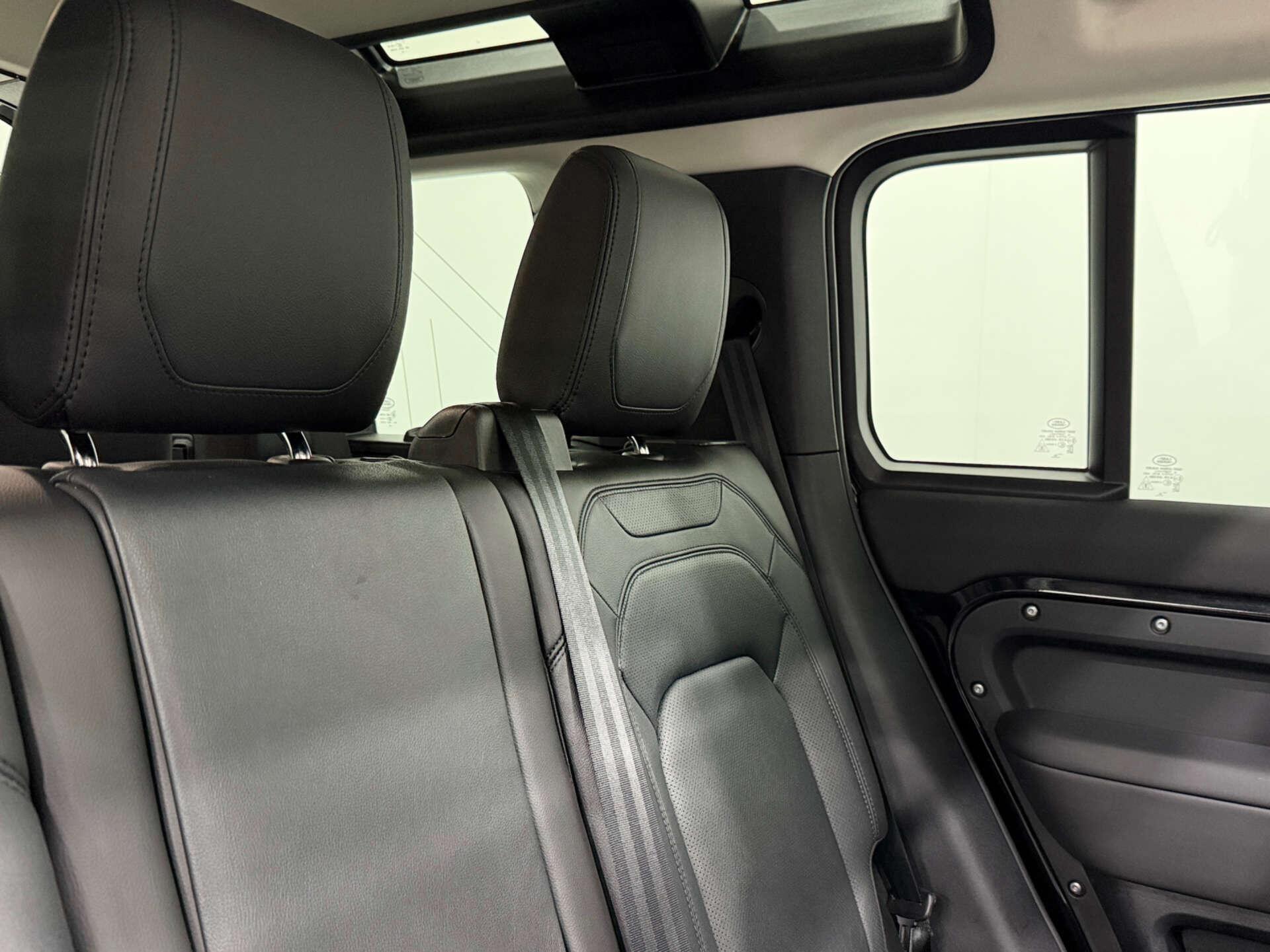 Land Rover Defender view 15