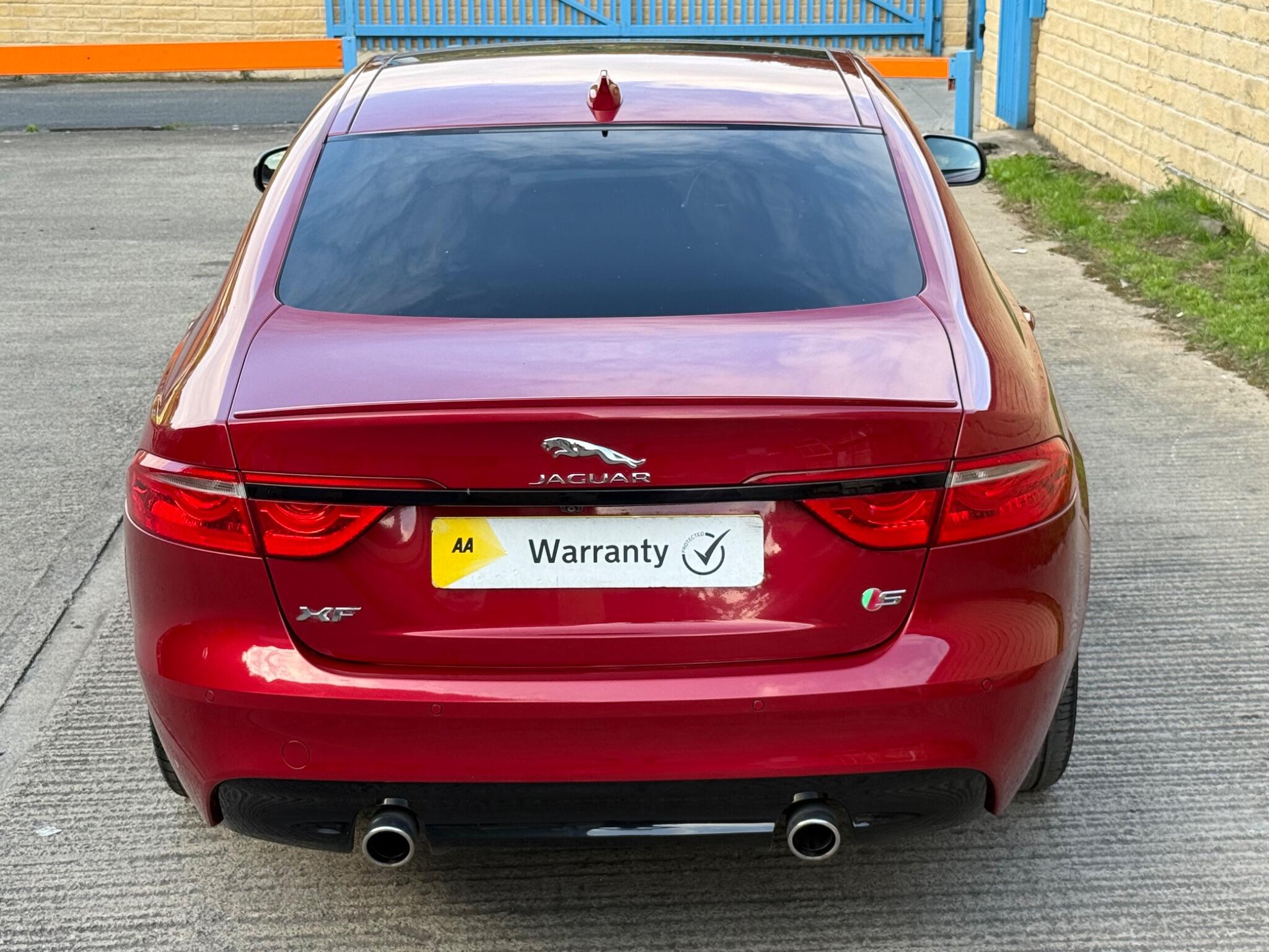 Jaguar XF view 4