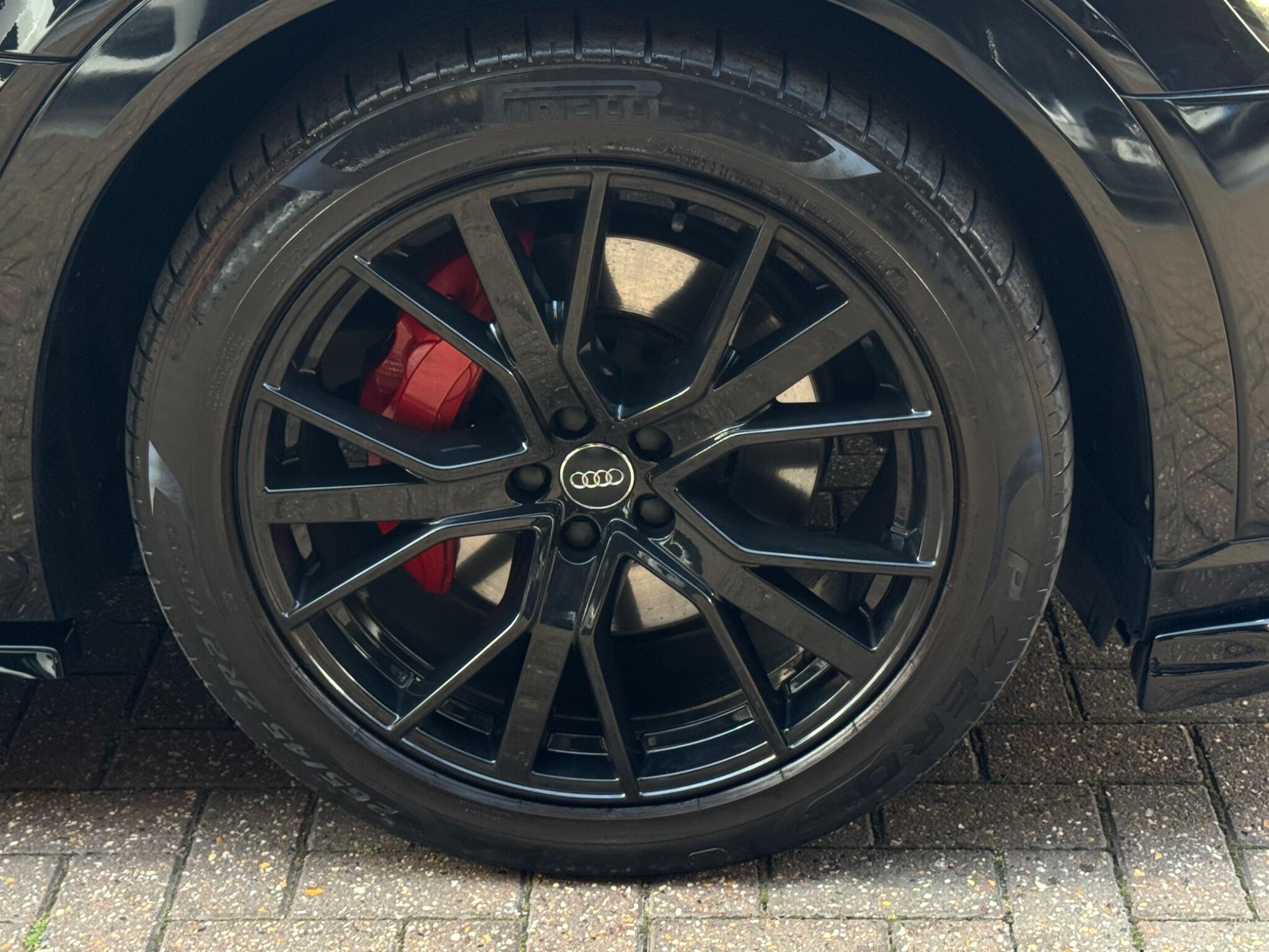 Audi E-Tron view 47