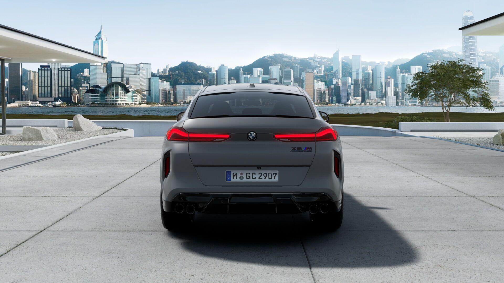 BMW X6 M view 5