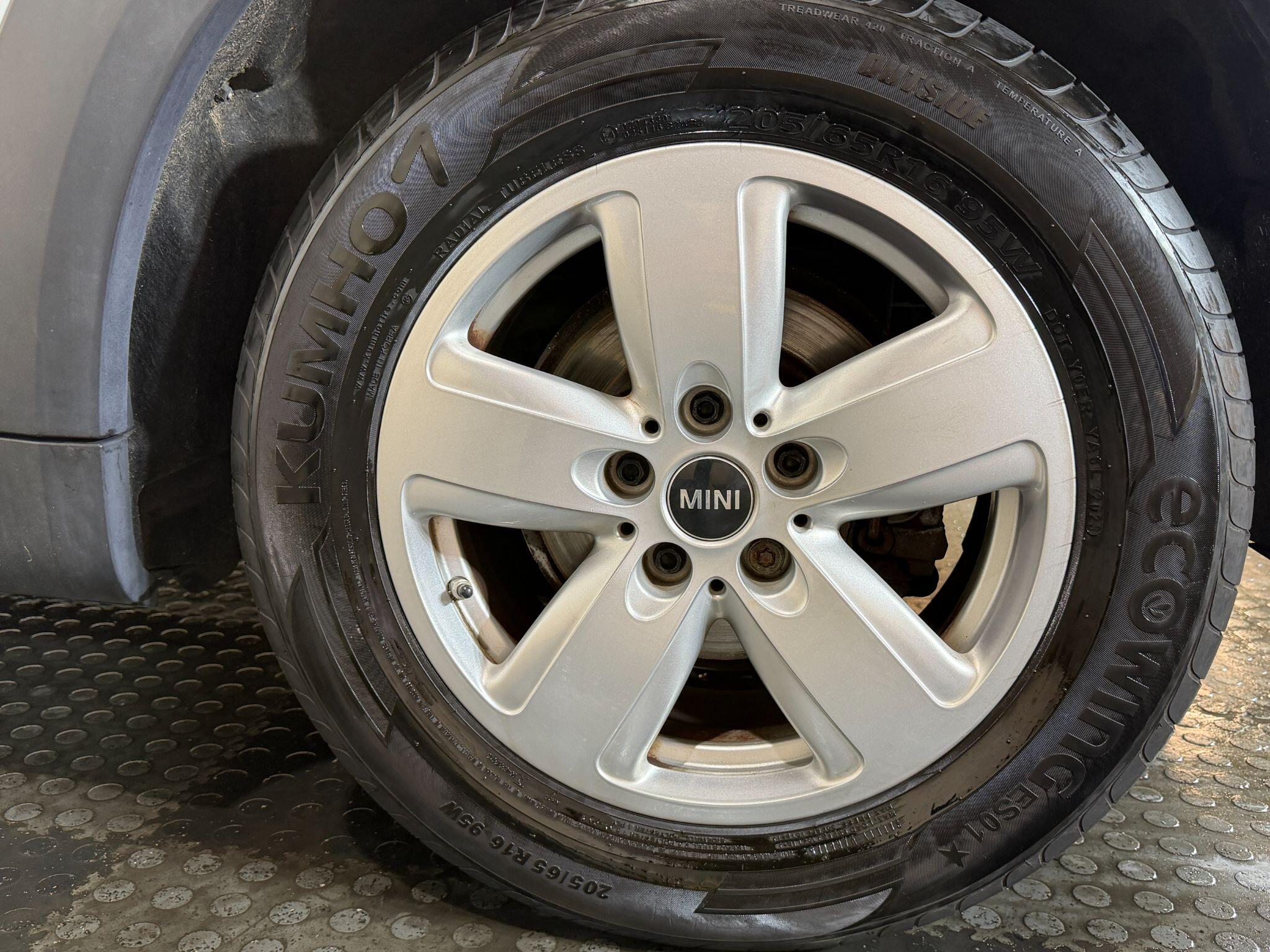 Mini Countryman view 29