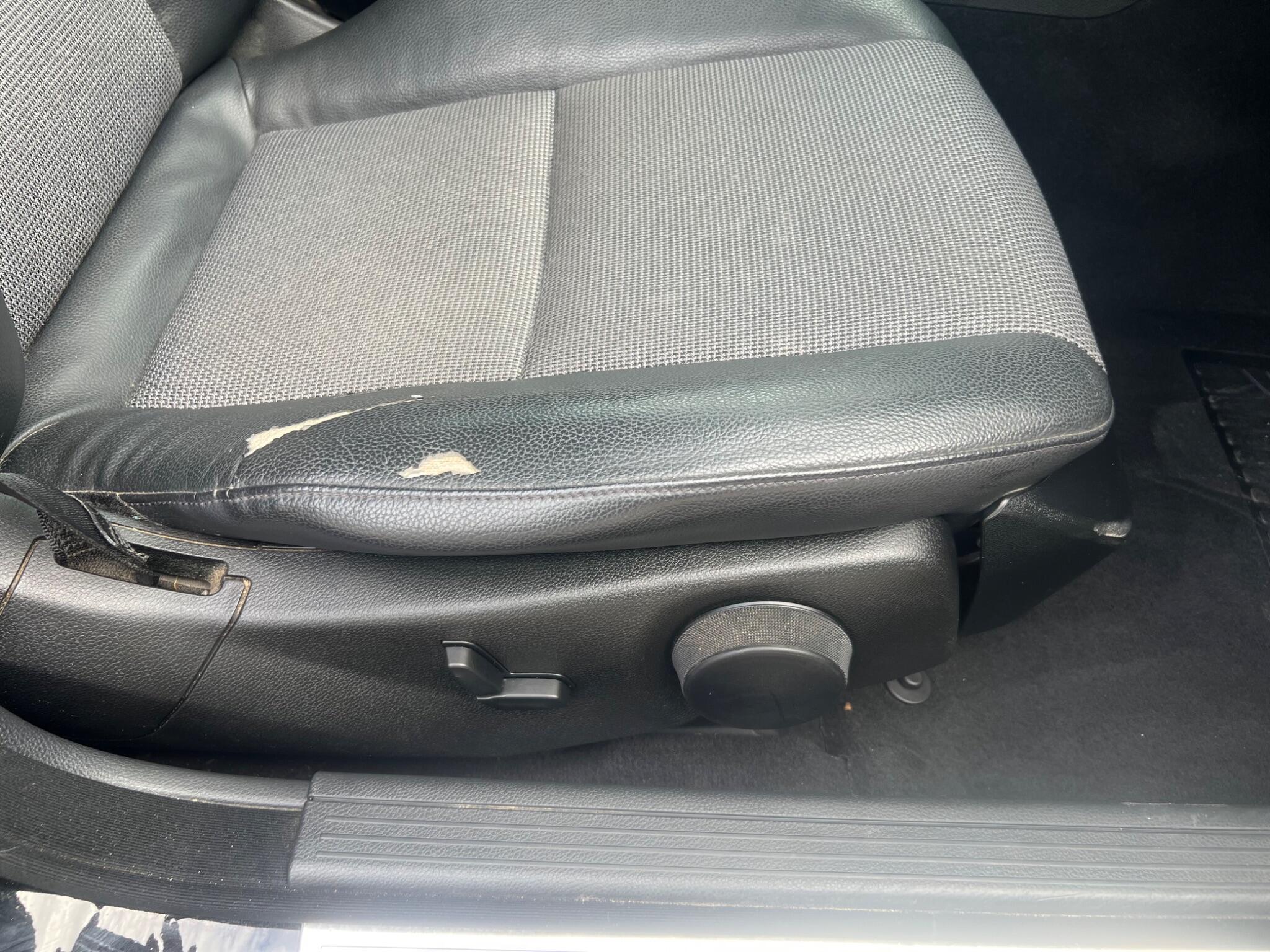 Mercedes-Benz C Class view 28