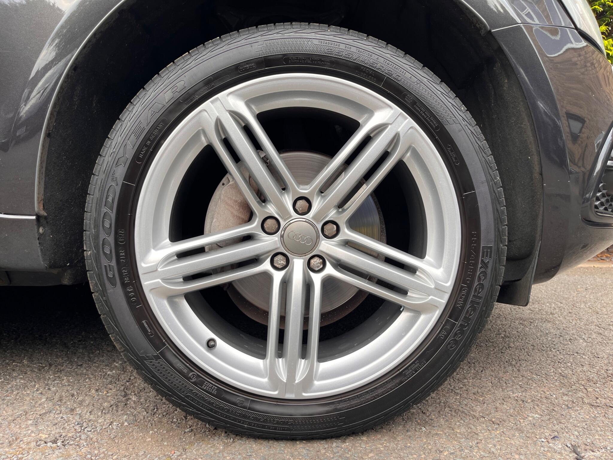 Audi Q5 view 40