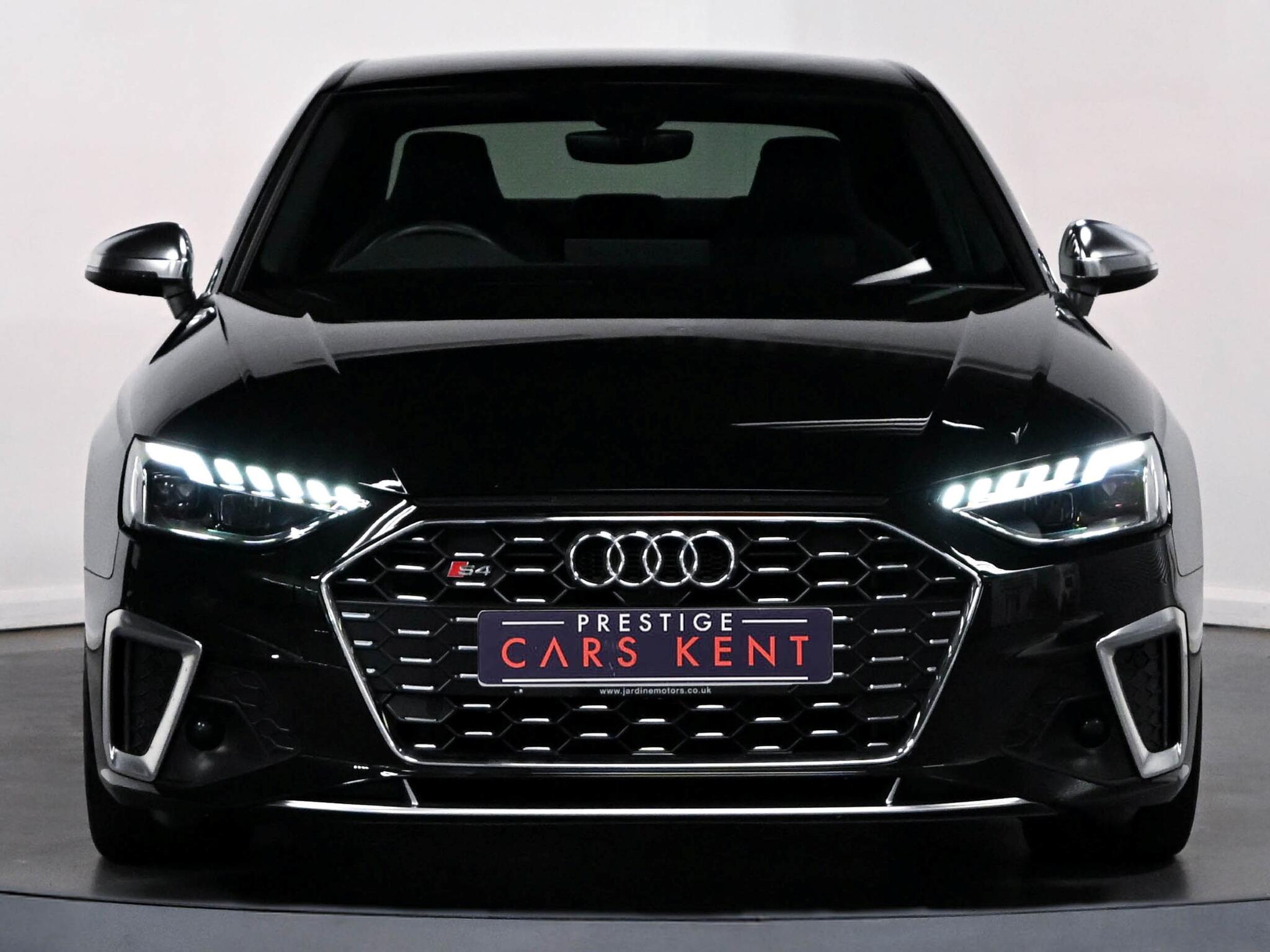 Audi S4 view 17