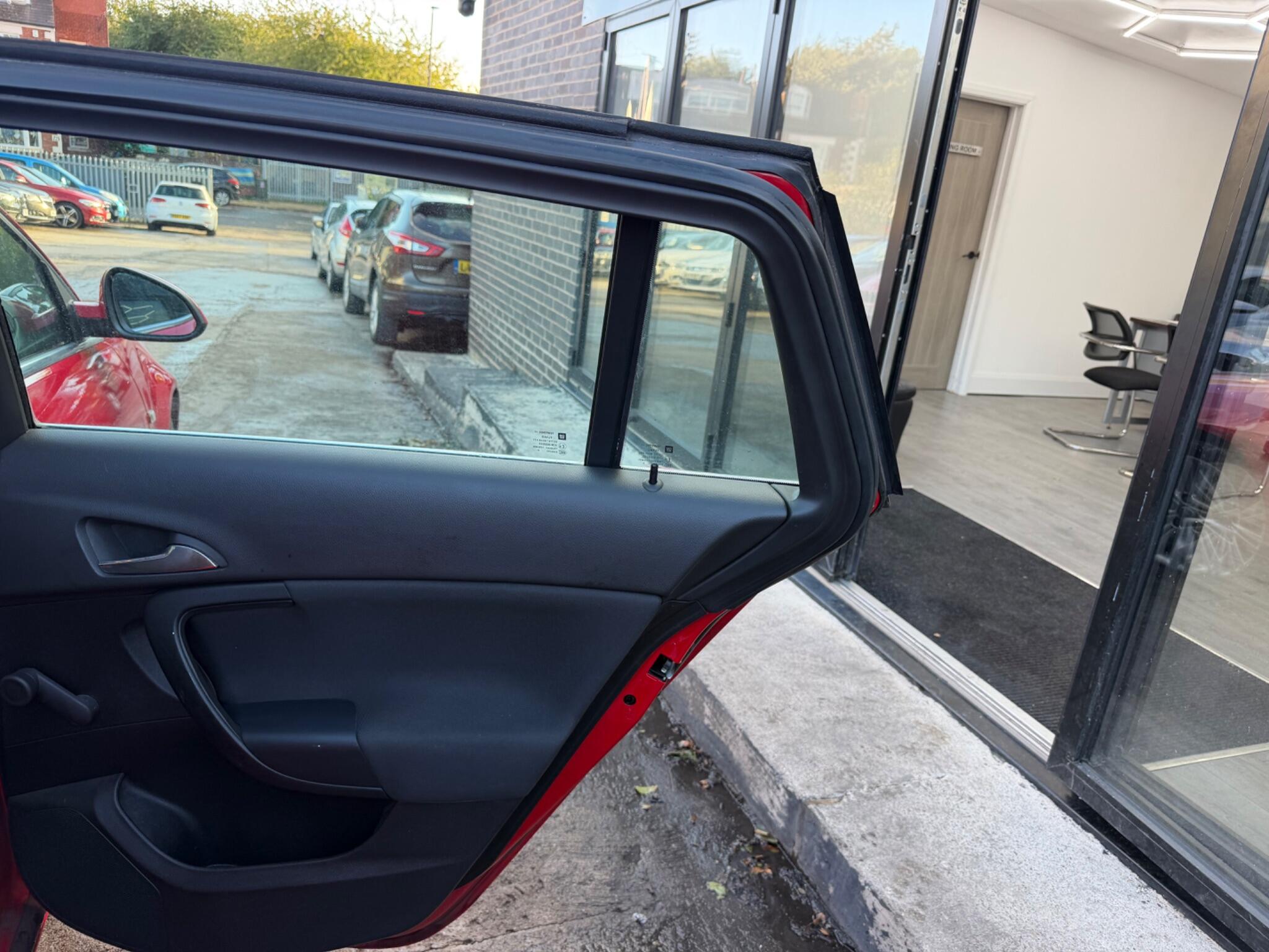 Vauxhall Insignia view 19