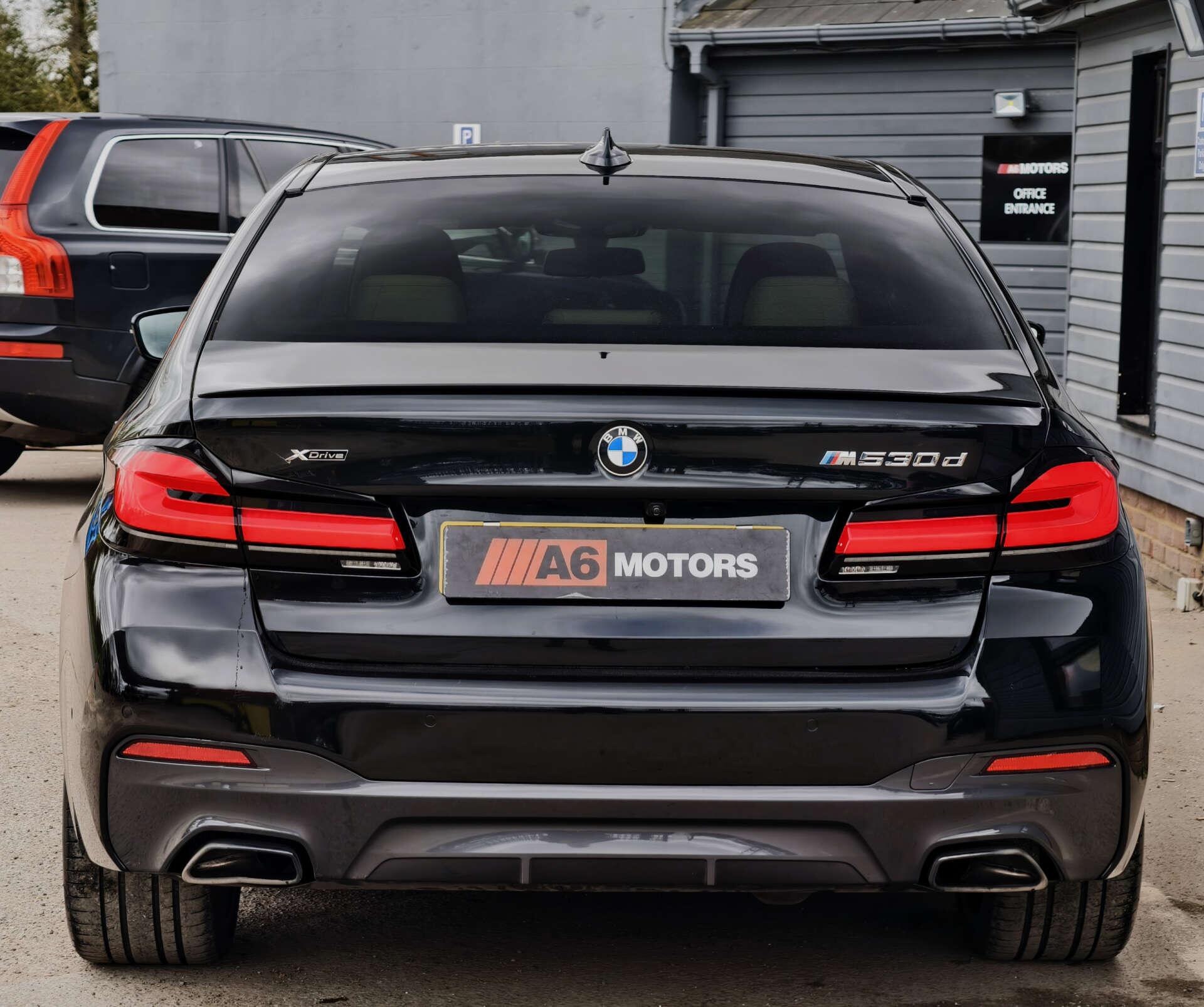 BMW 5 Series view 15