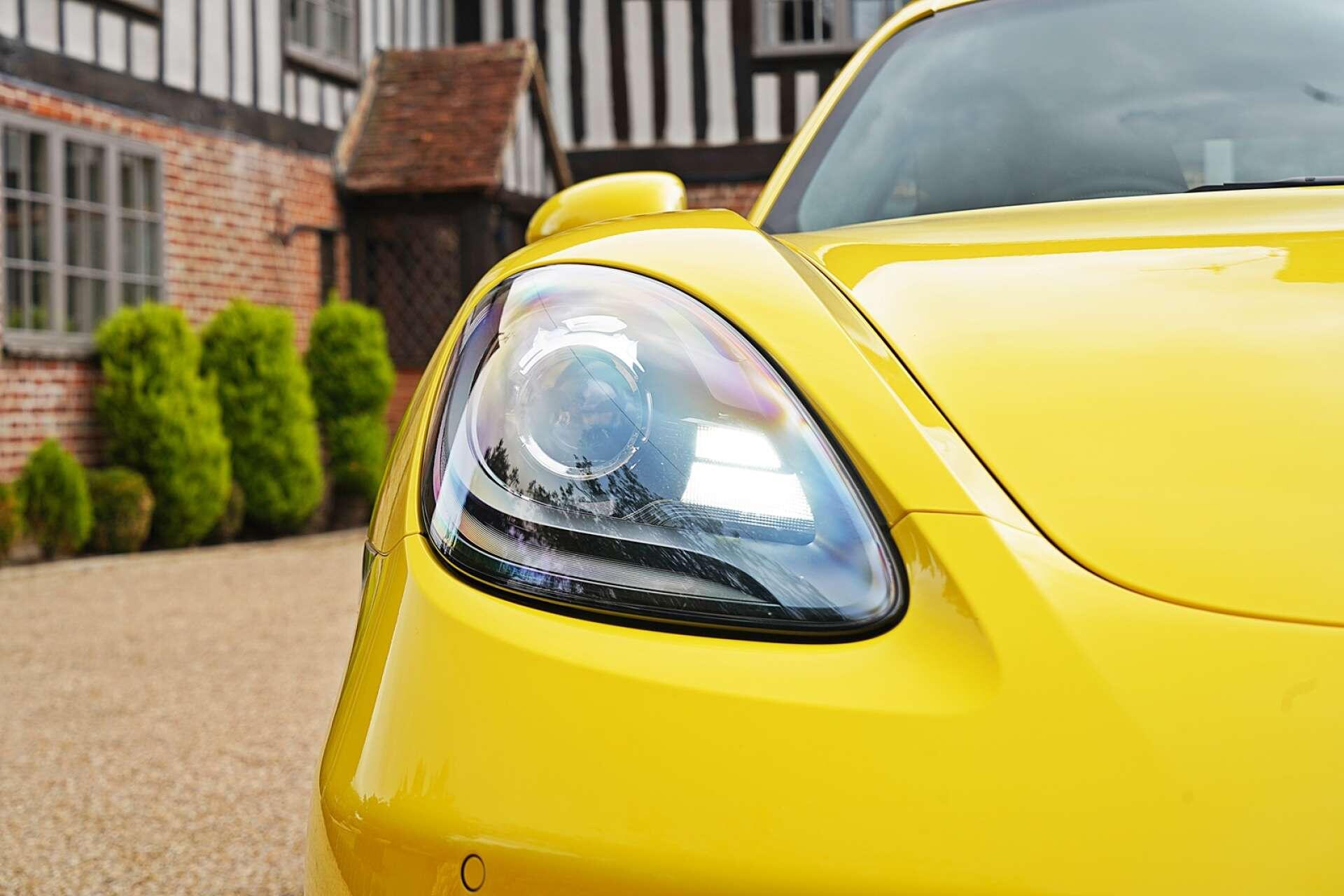Porsche Cayman view 11