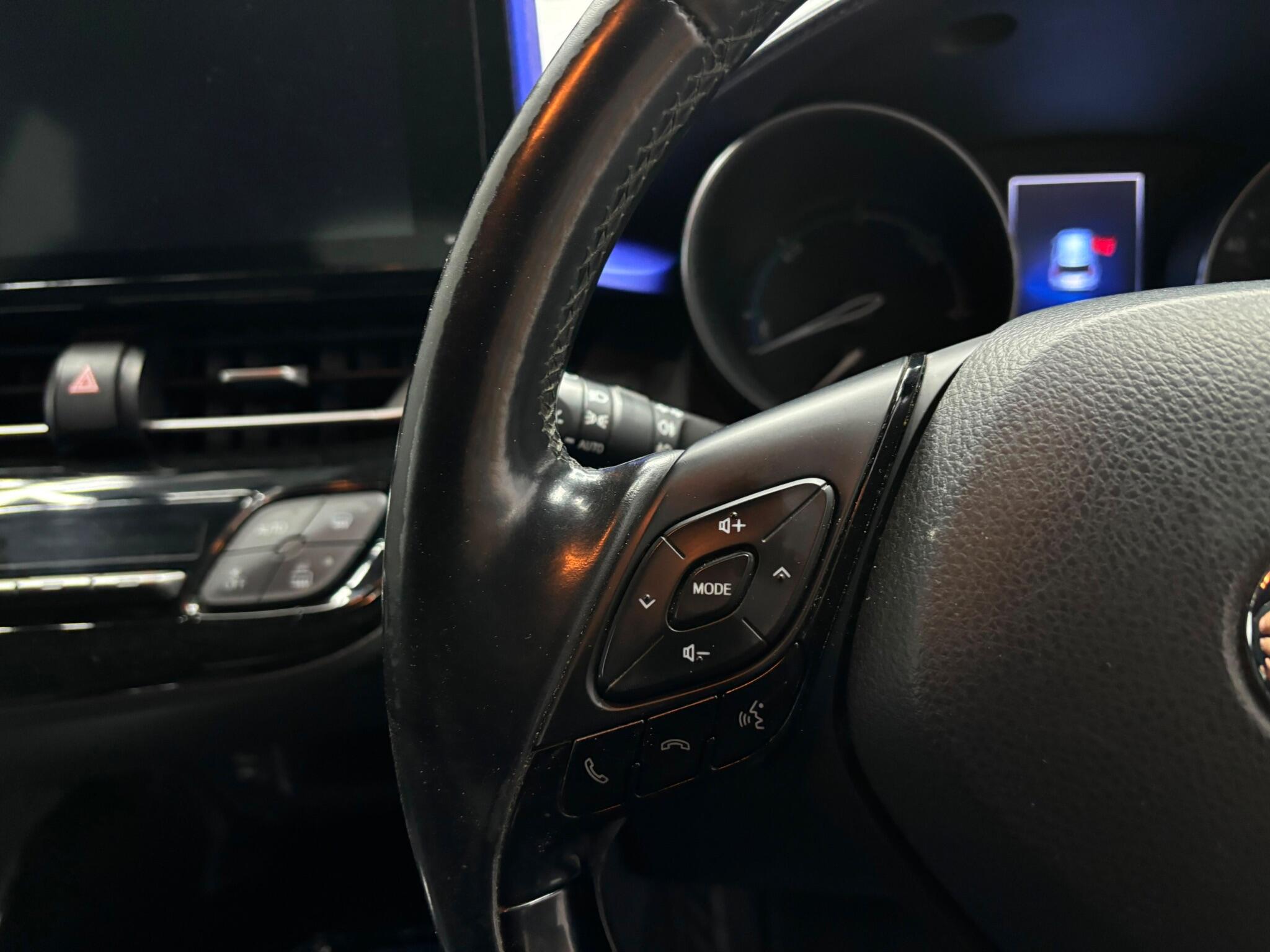 Toyota C-HR view 14