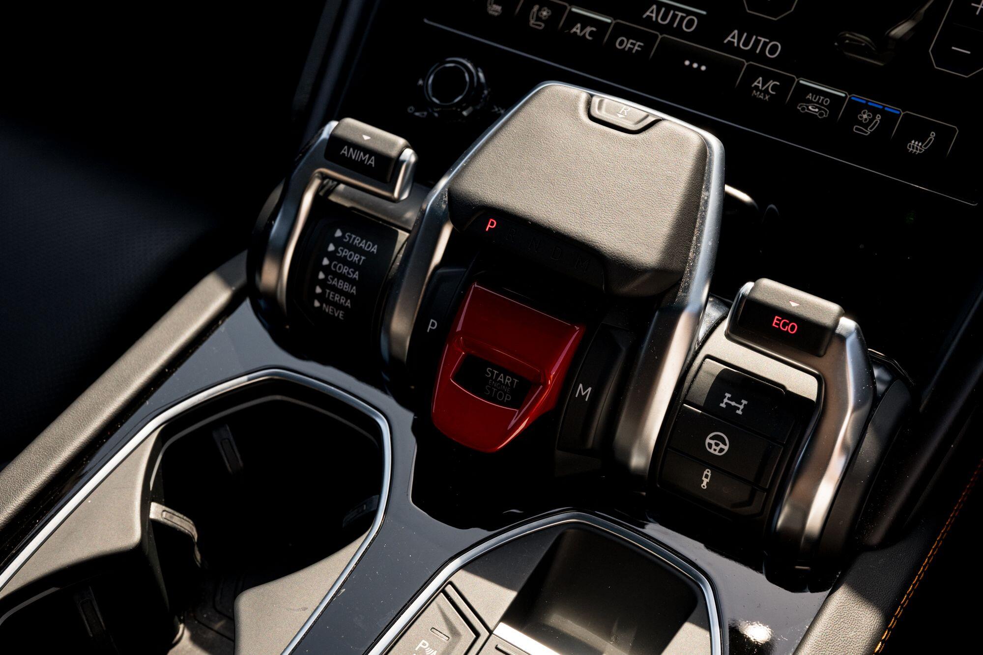 Lamborghini Urus view 59