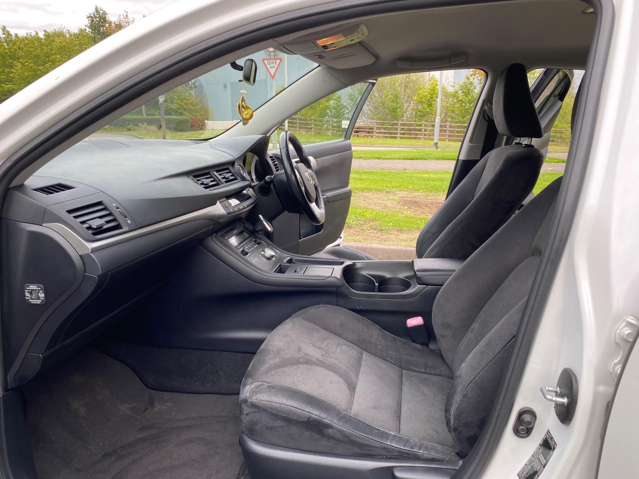 Lexus CT view 32