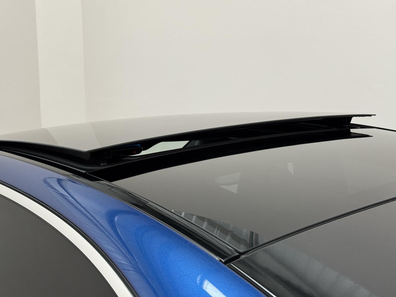 Mercedes-Benz C Class view 11