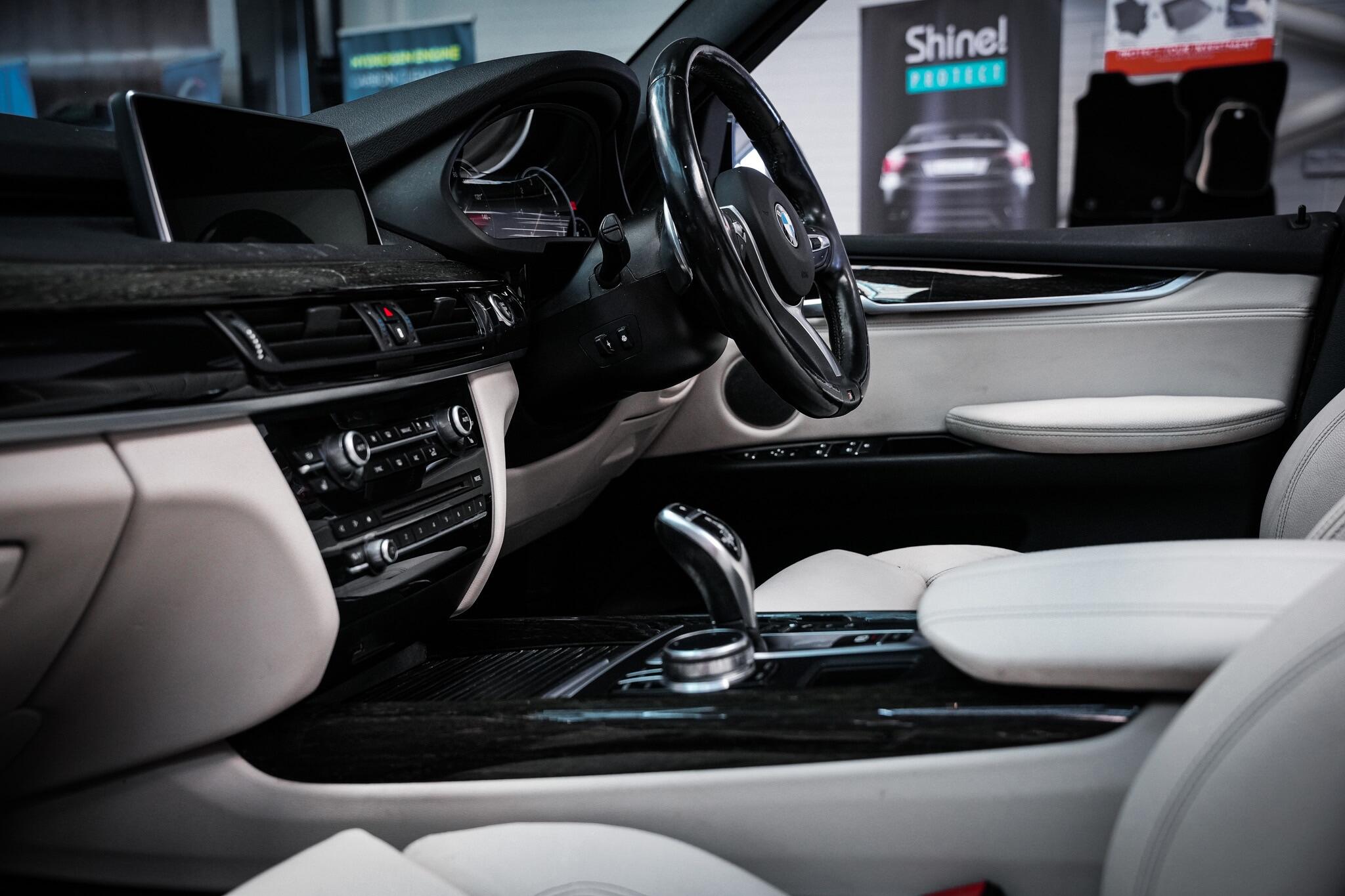 BMW X5 view 4
