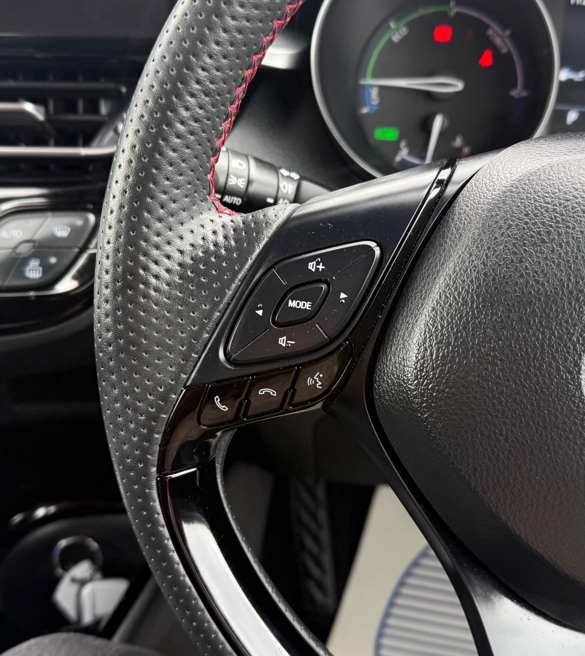 Toyota C-HR view 17