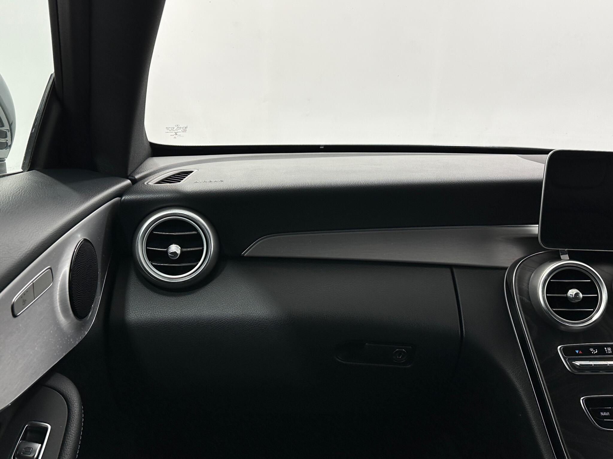 Mercedes-Benz C Class view 30