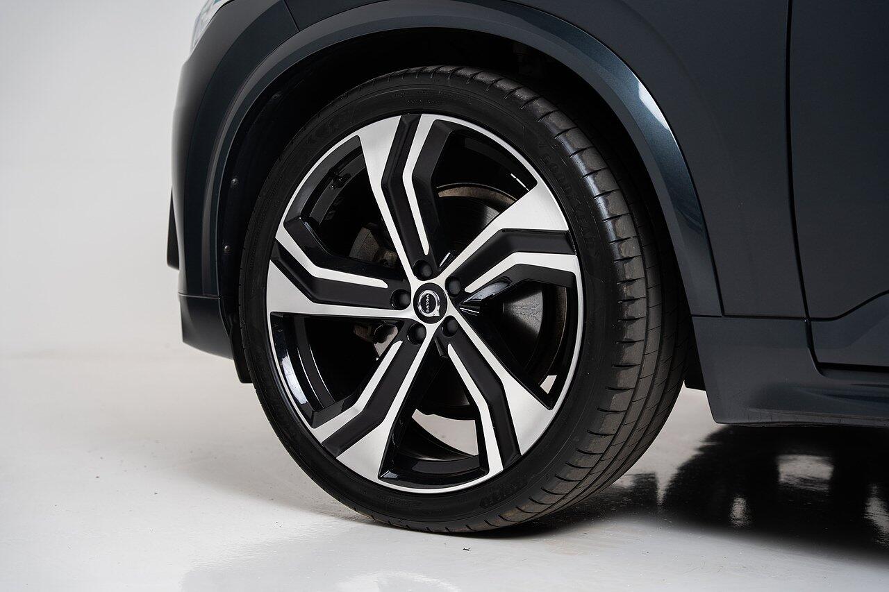 Volvo XC90 view 28