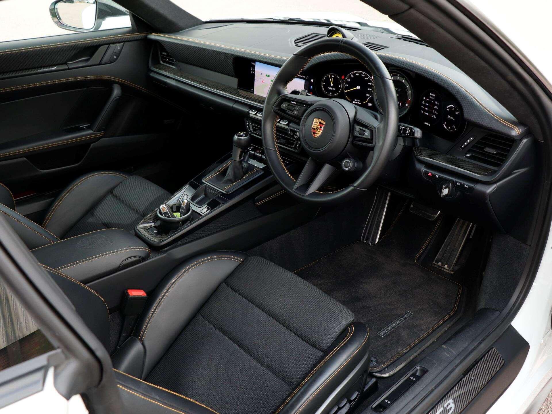 Porsche 911 view 10