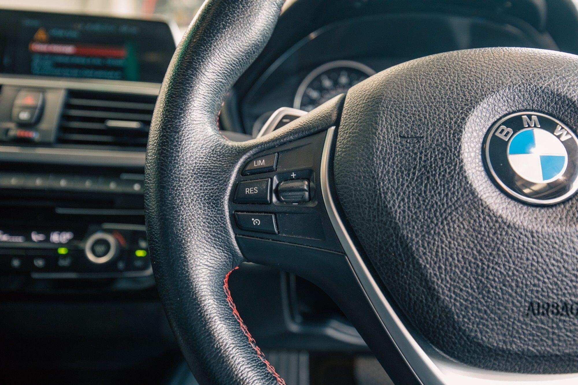 BMW 3 Series view 10