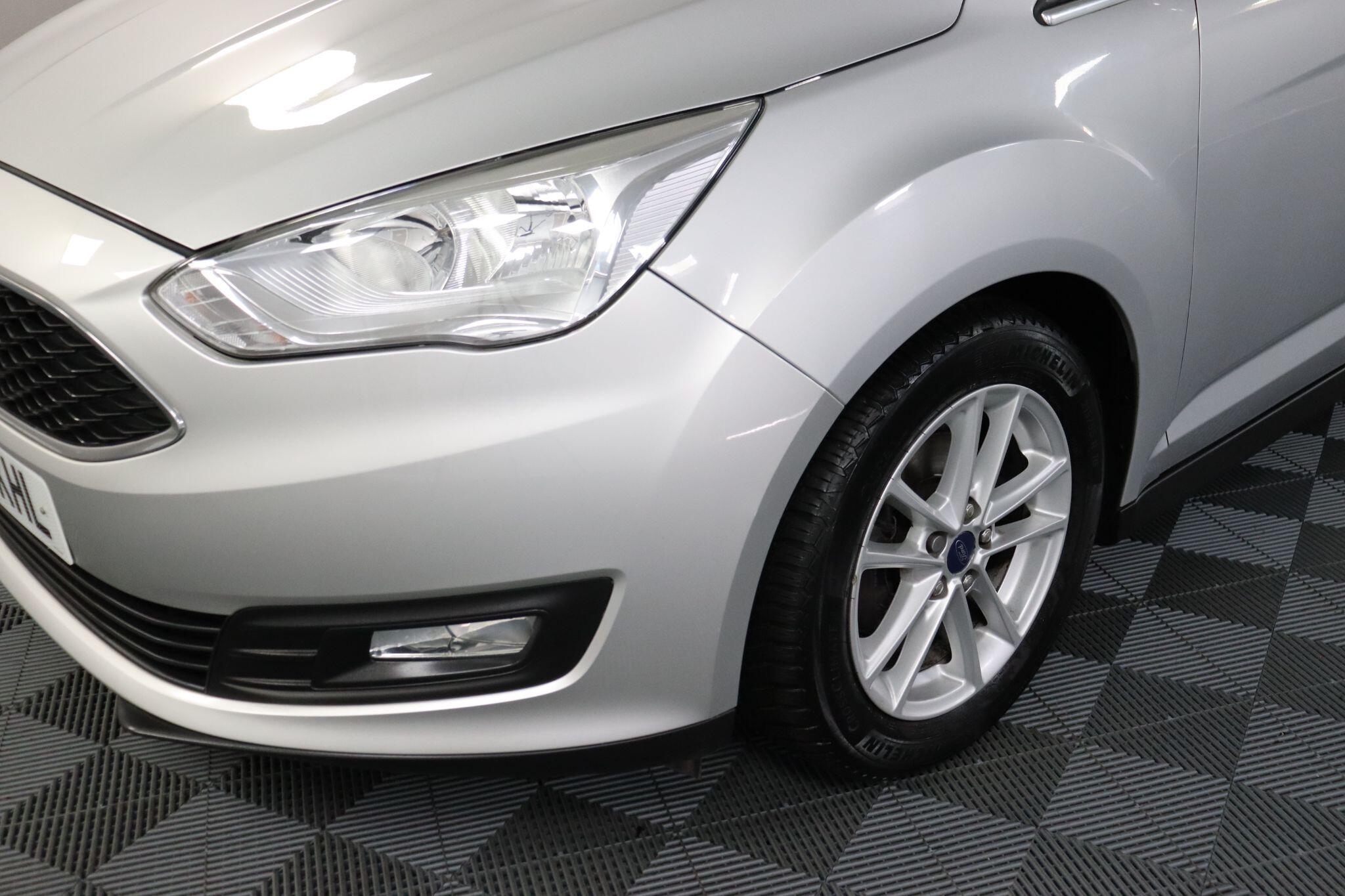 Ford C-Max view 32