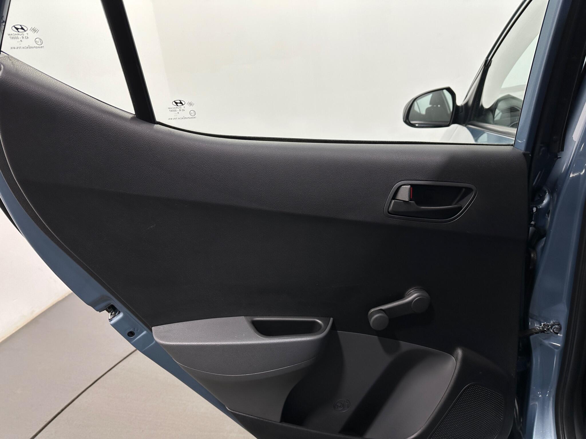 Hyundai i10 view 33