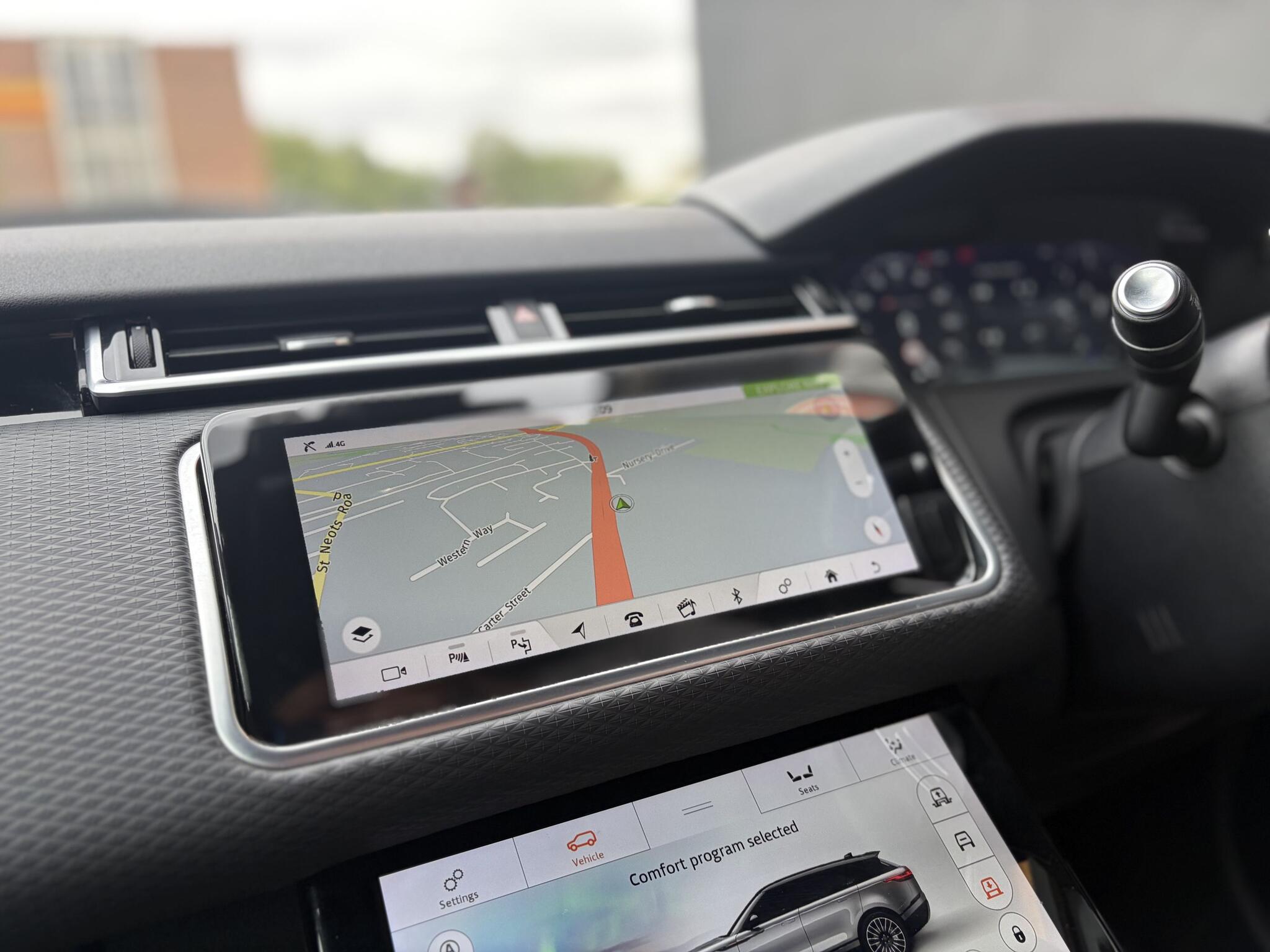 Land Rover Range Rover Velar view 22