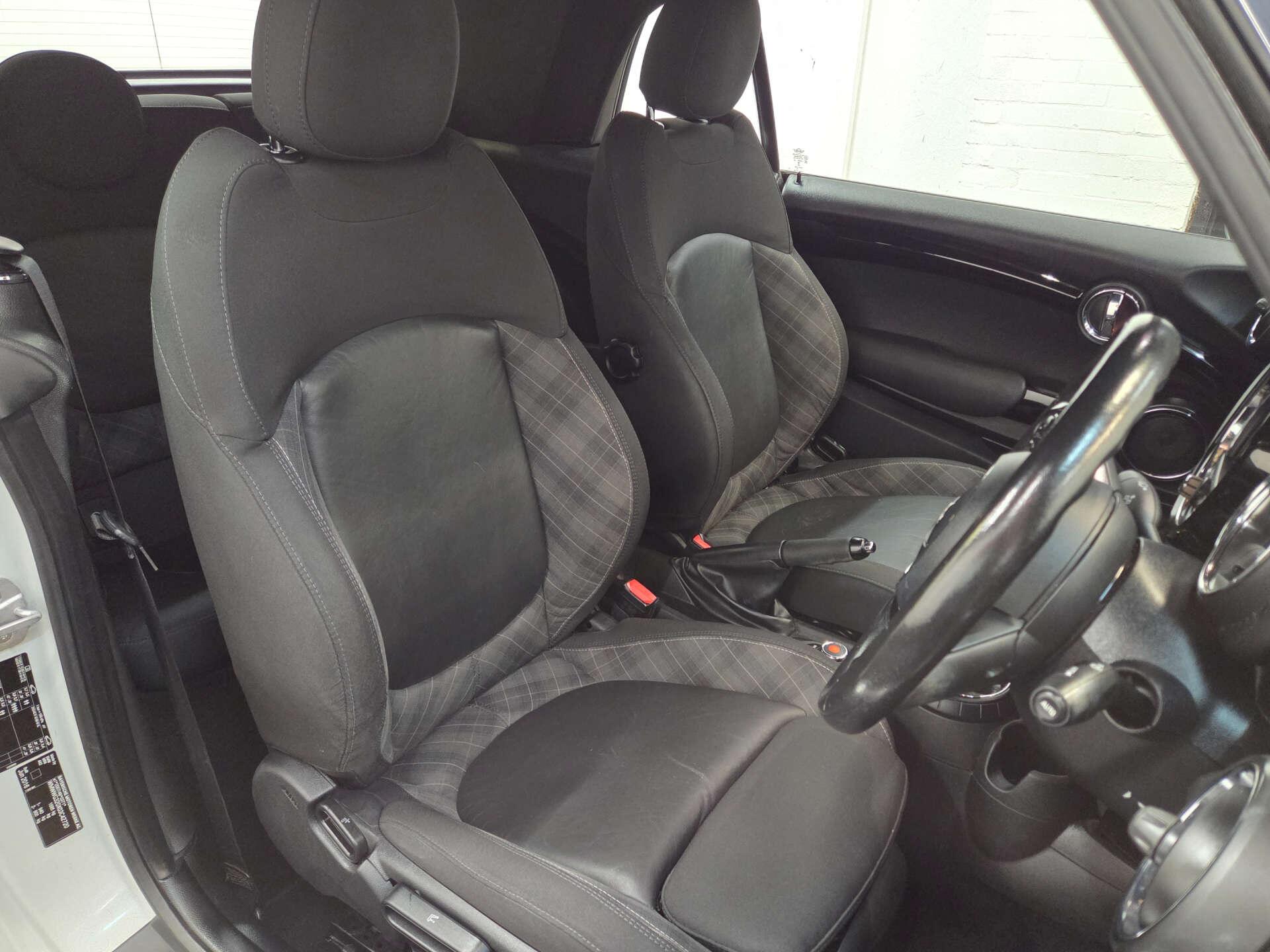 Mini Convertible view 14