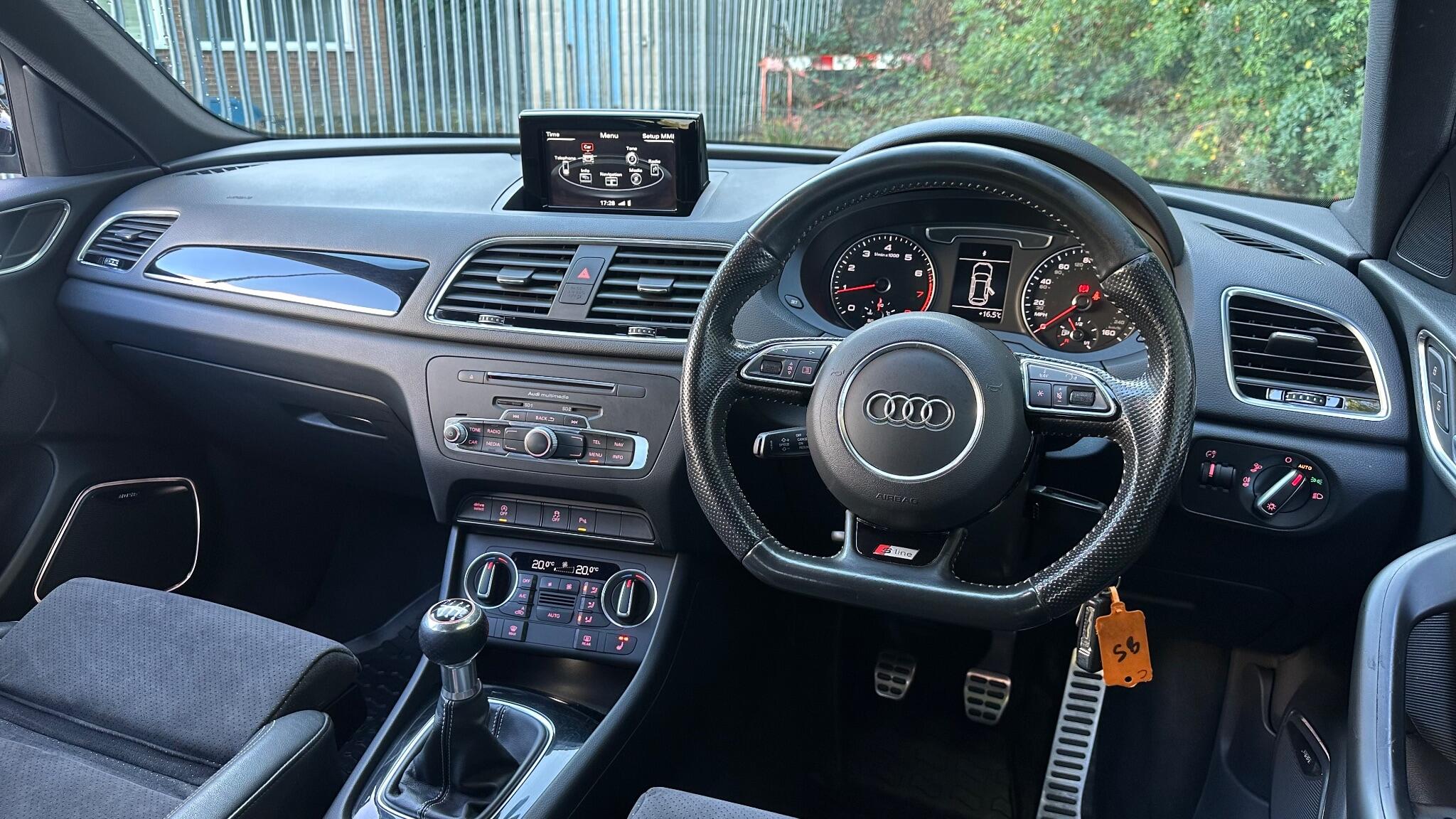 Audi Q3 view 15
