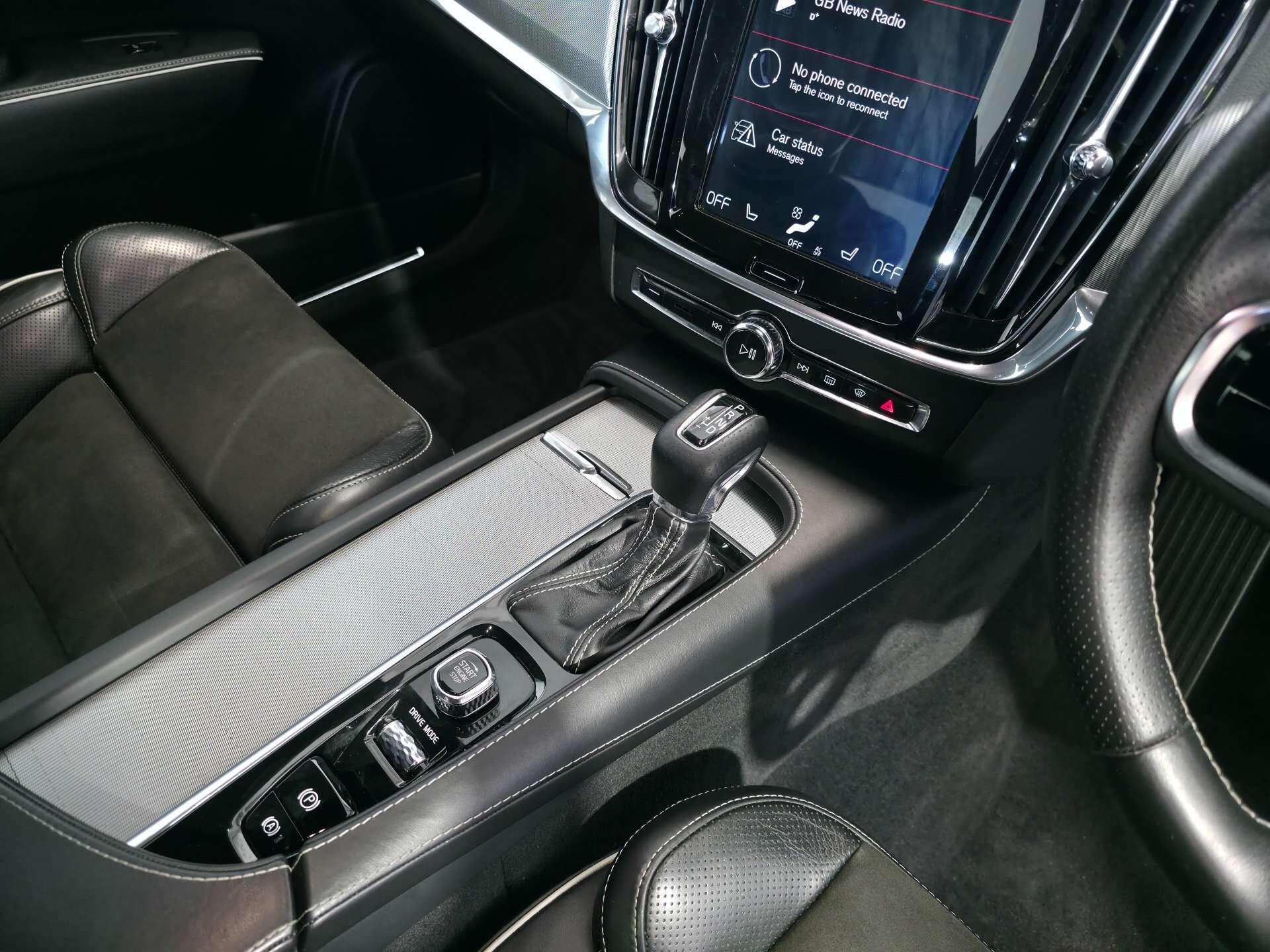 Volvo S90 view 16