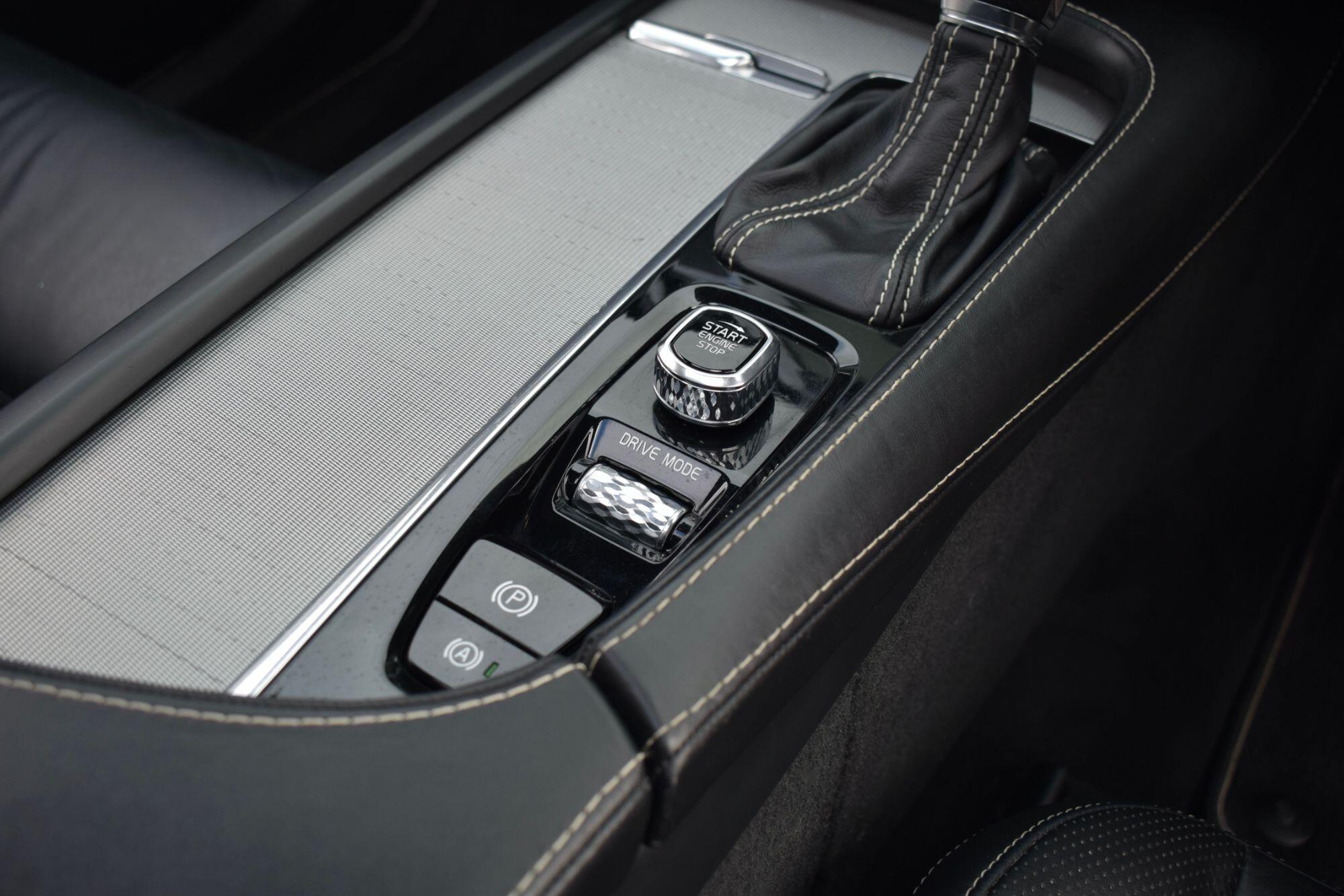Volvo XC90 view 19