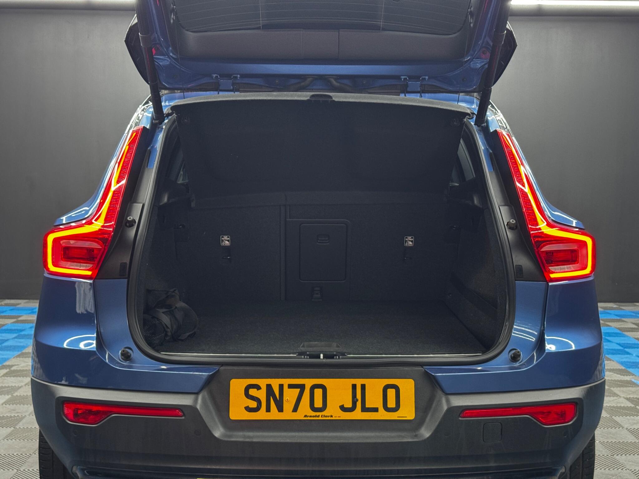 Volvo XC40 view 35