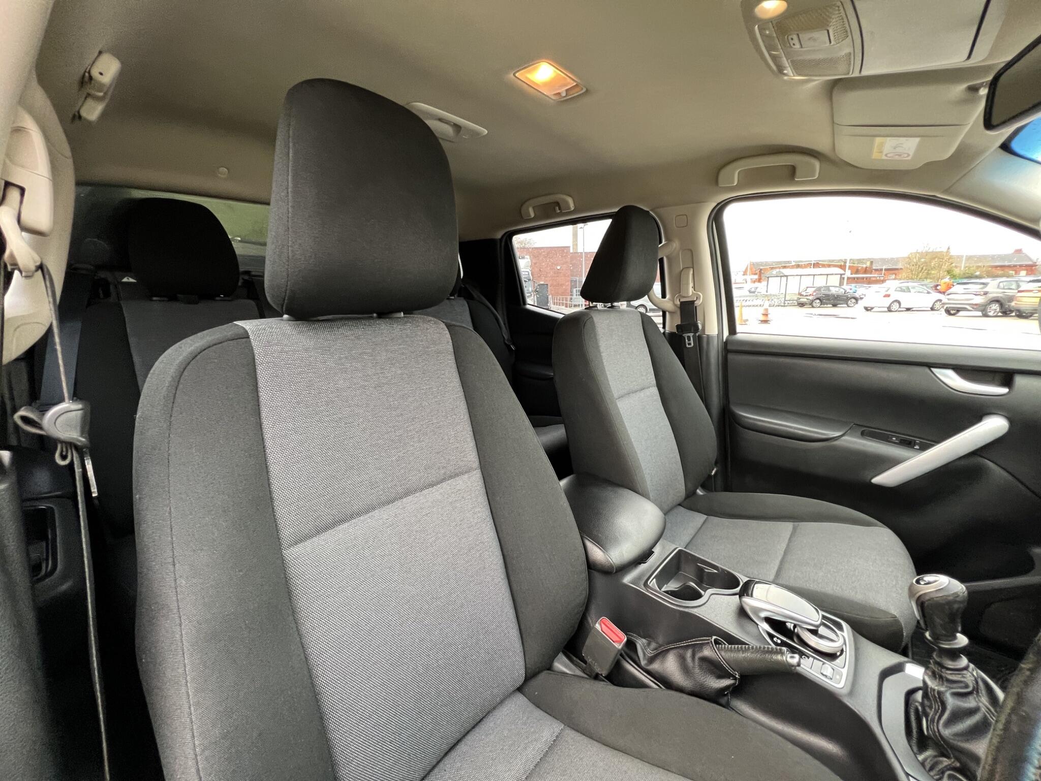 Mercedes-Benz X-Class view 13